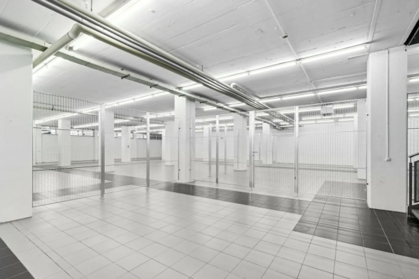 Spazio di stoccaggio di 68m2 in una posizione ideale vicino all'A14 - Foto 3 di 13