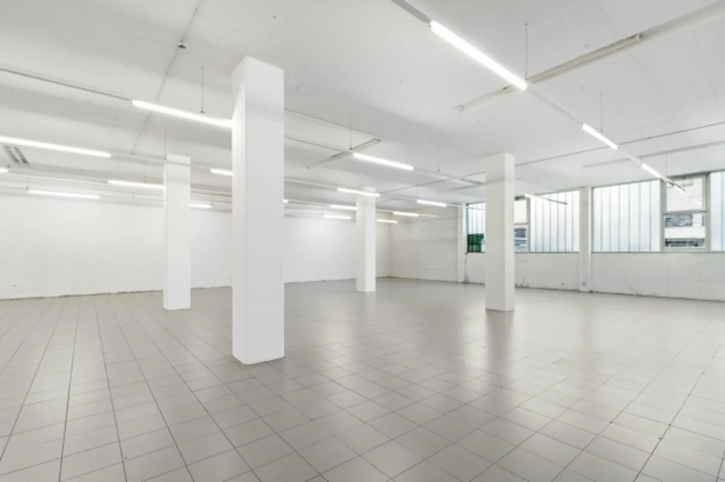 Spazio di stoccaggio di 68m2 in una posizione ideale vicino all'A14 - Foto 5 di 13