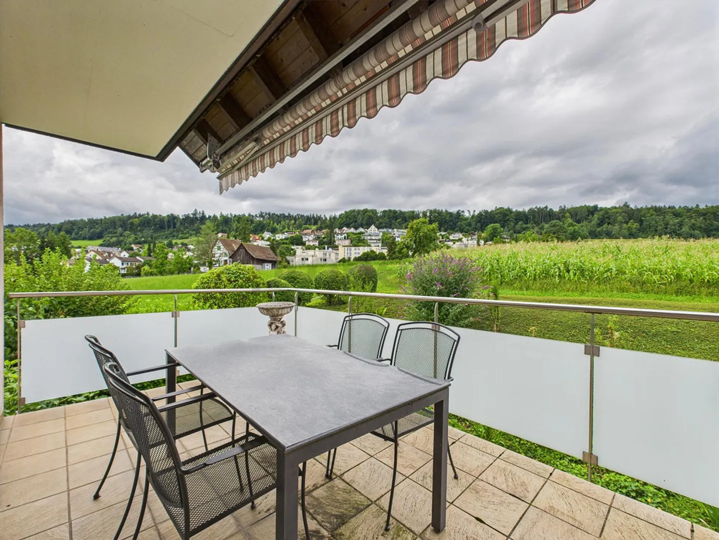 Appartement 4.5 pièces ensoleillé avec vue sur le lac - Photo 11 sur 13