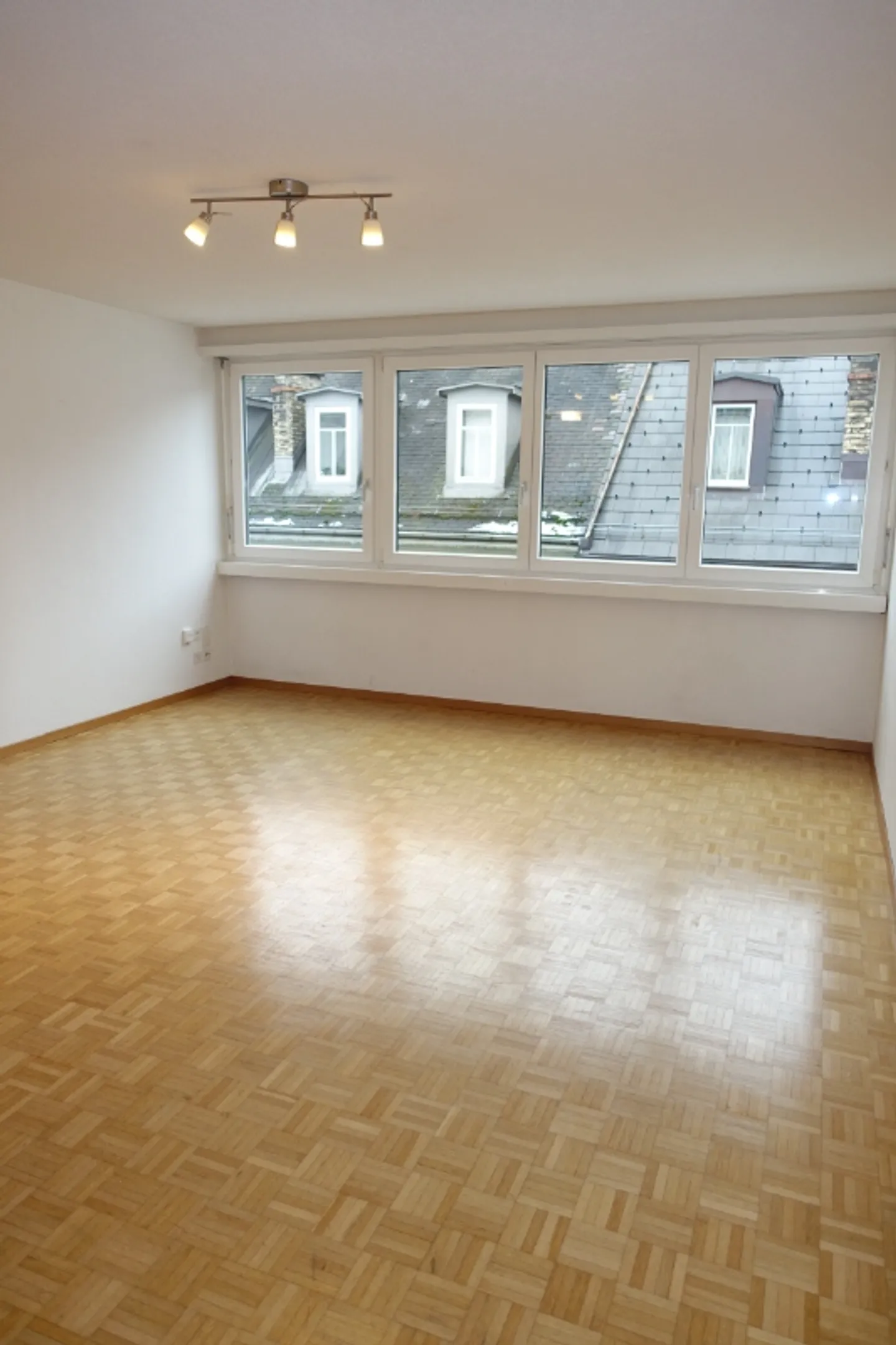 Ideal - Central! - Photo 6 of 7
