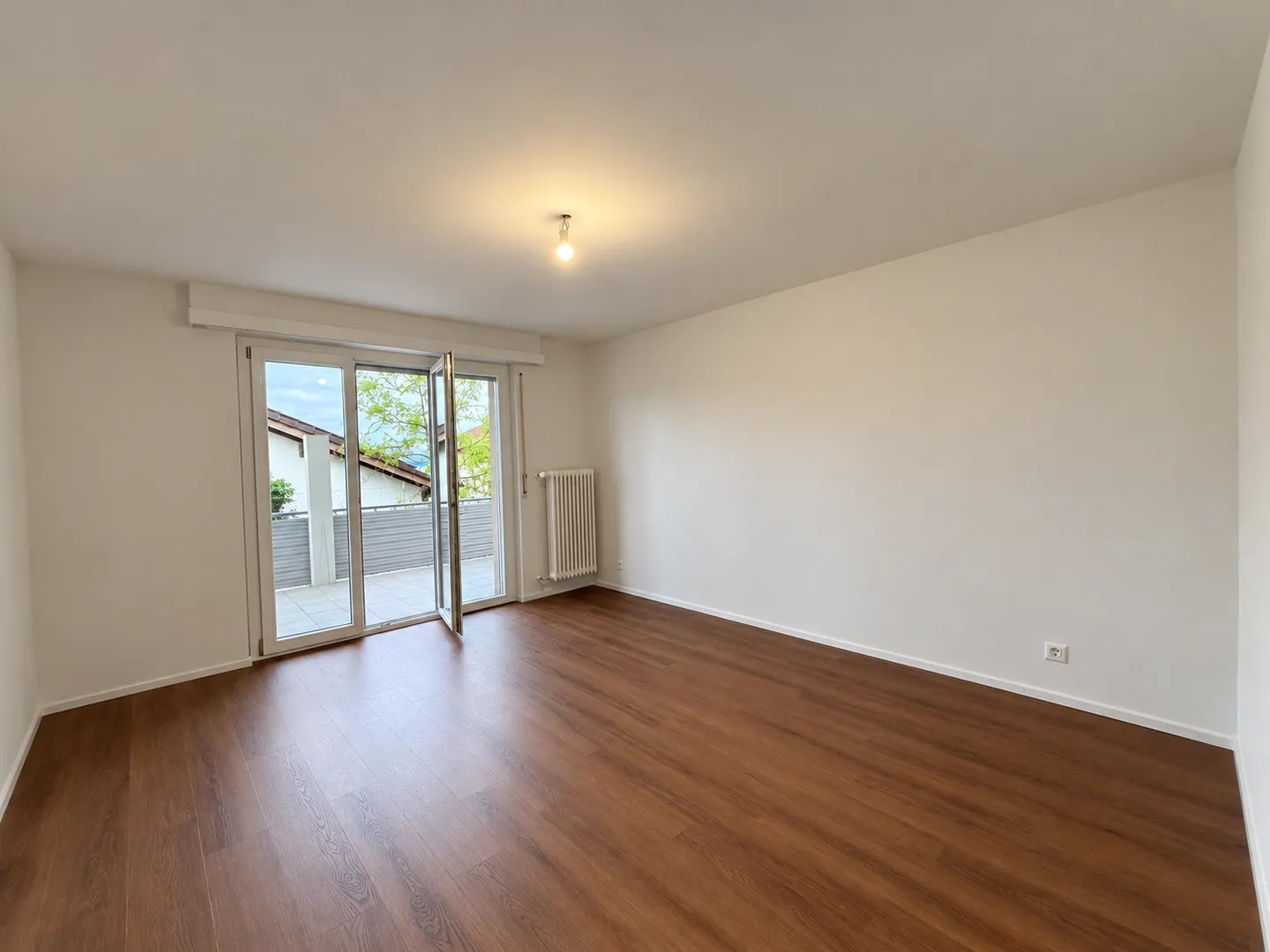Appartement rénové au rez-de-chaussée - Photo 4 sur 9