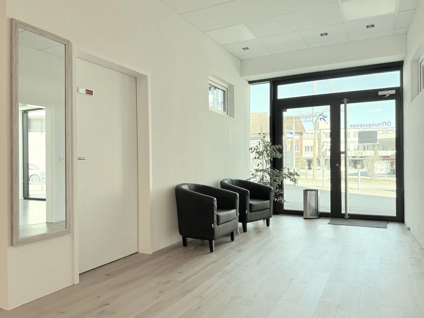 PRACTICE ROOMS IN THE VILLAGE - Photo 4 of 7