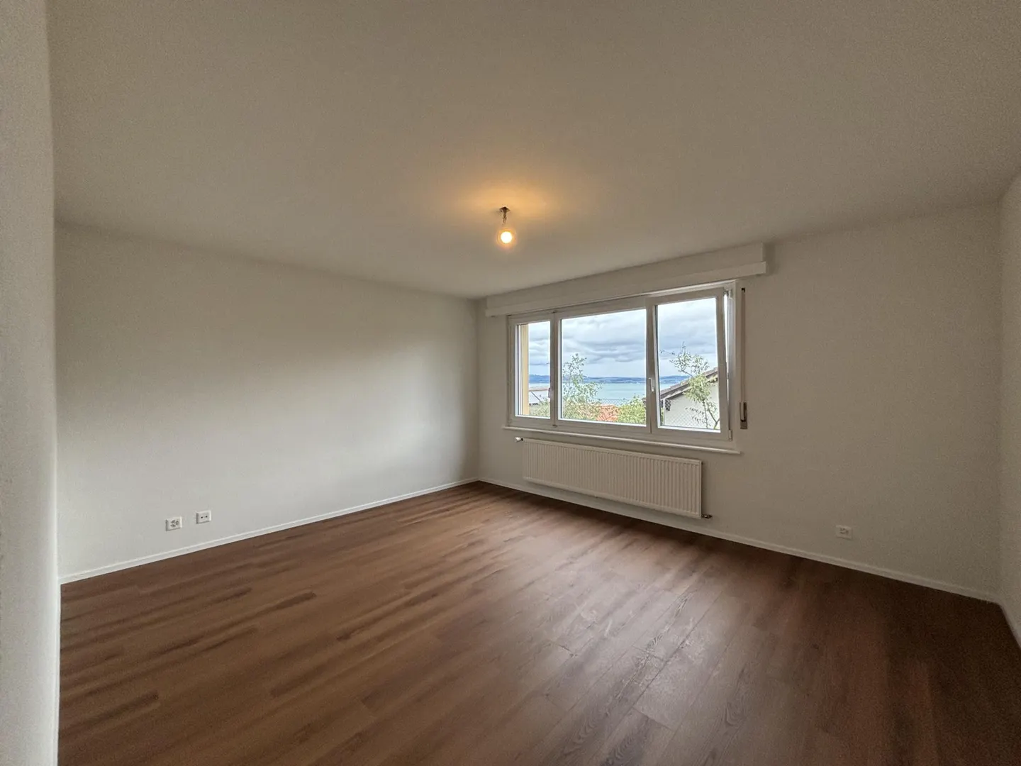 Appartement rénové au rez-de-chaussée - Photo 5 sur 9