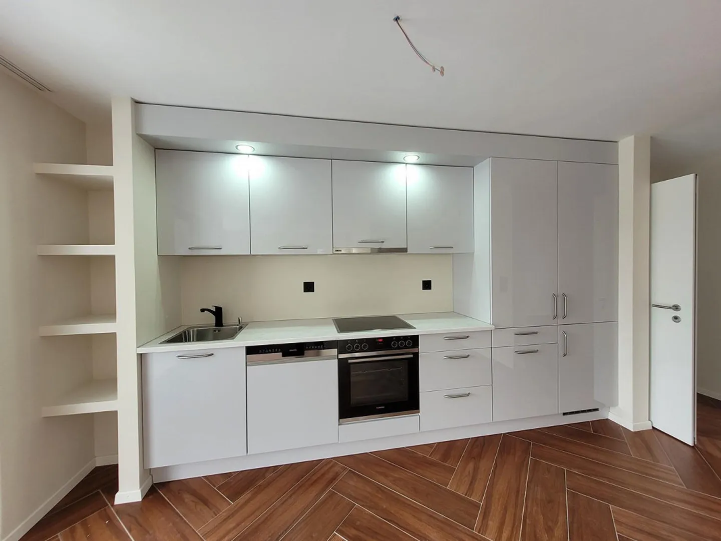 Erstbezug von gesamtrenovierten Wohnungen mit Photovoltaik-Fassade - Photo 2 of 8