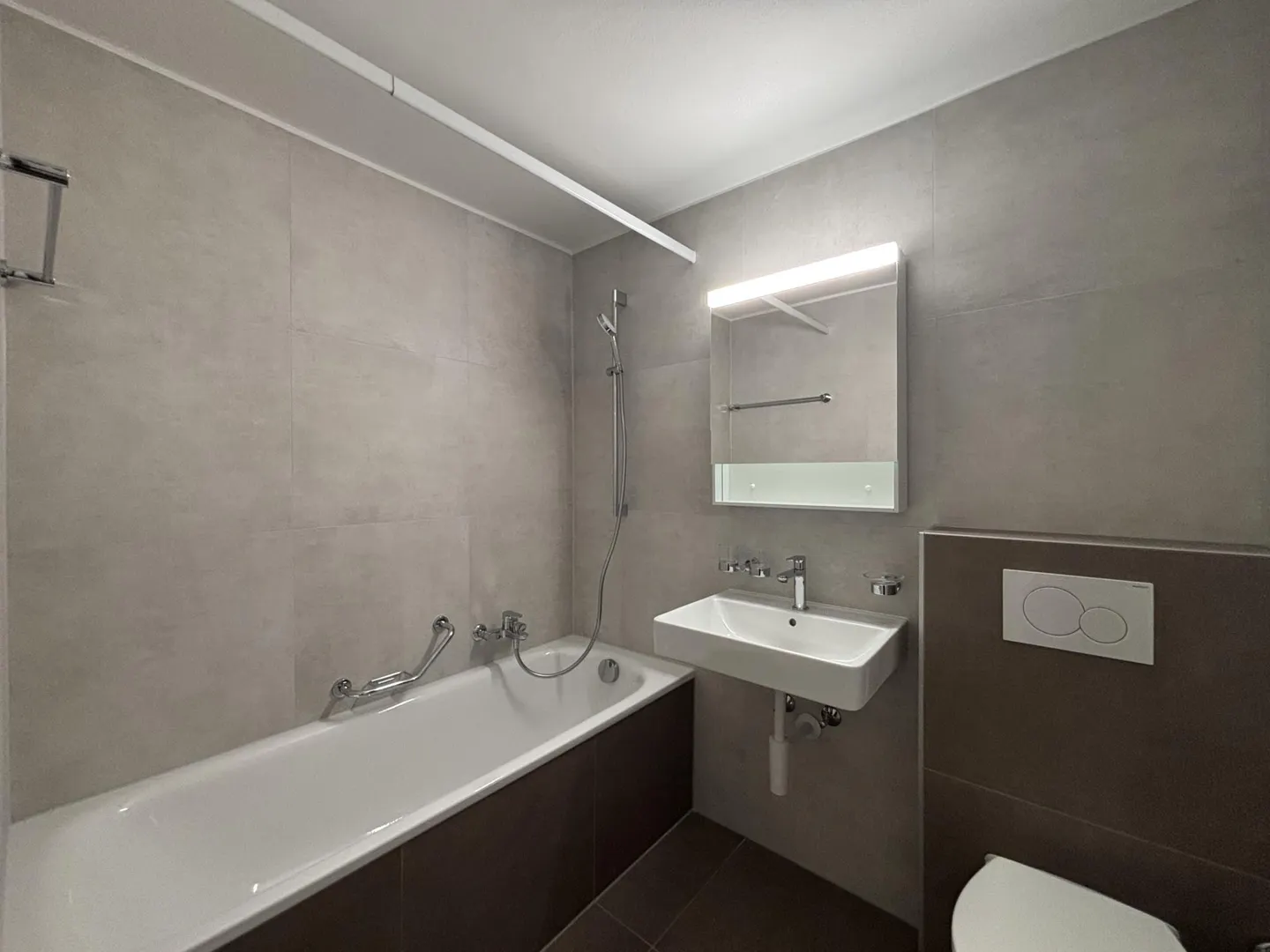 Appartement rénové au rez-de-chaussée - Photo 8 sur 9