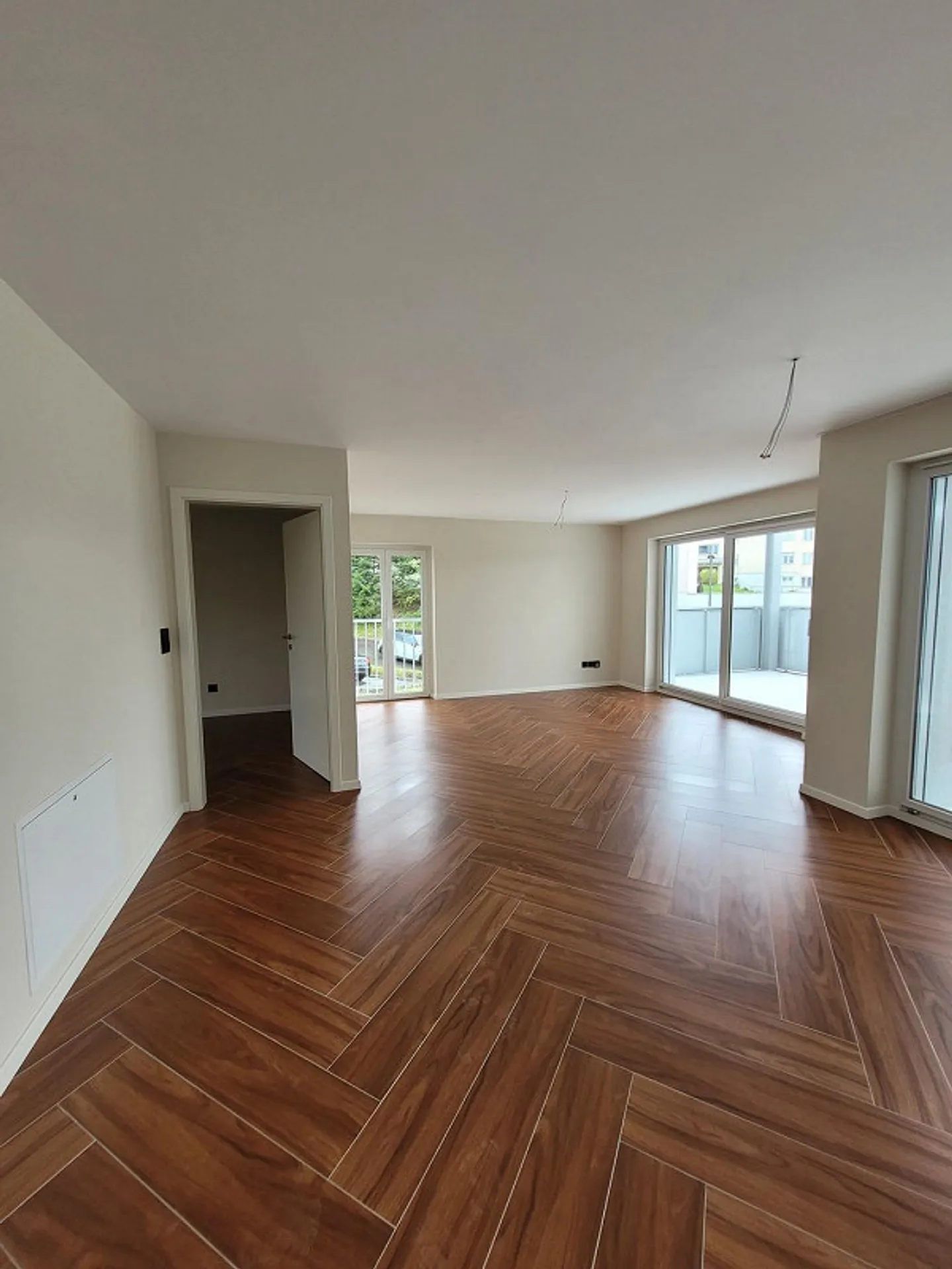 Erstbezug von gesamtrenovierten Wohnungen mit Photovoltaik-Fassade - Photo 3 of 8