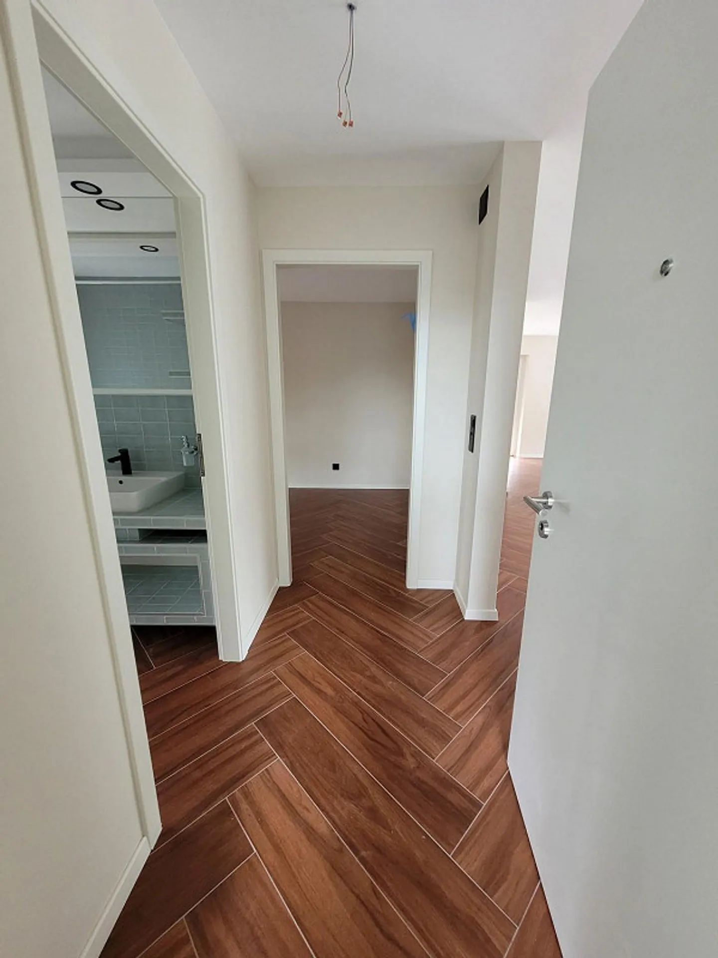 Erstbezug von gesamtrenovierten Wohnungen mit Photovoltaik-Fassade - Photo 7 of 8