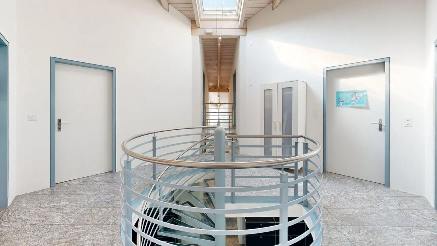 Architektonische Villa mit Pool - Foto 6 von 7