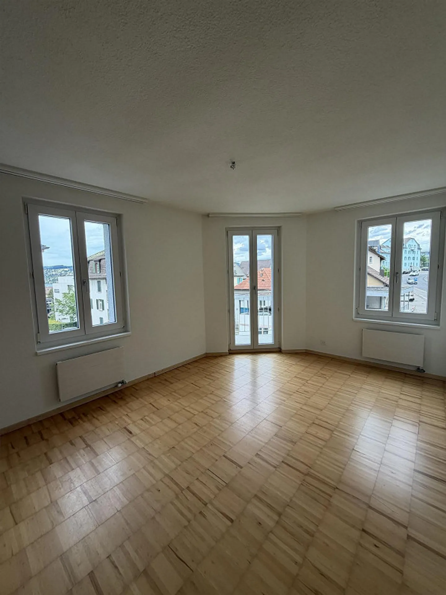 Central 4.5 Room Apartment in Horgen - Photo 2 of 6