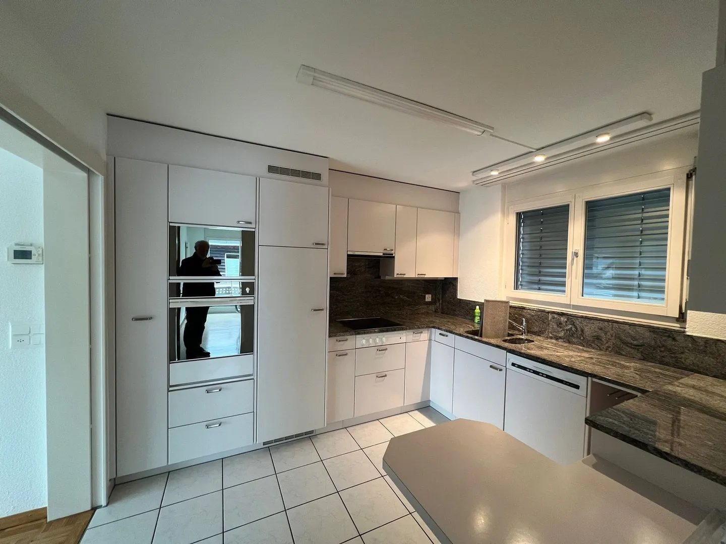 Bel appartement mansardé très bien situé - Photo 2 sur 13