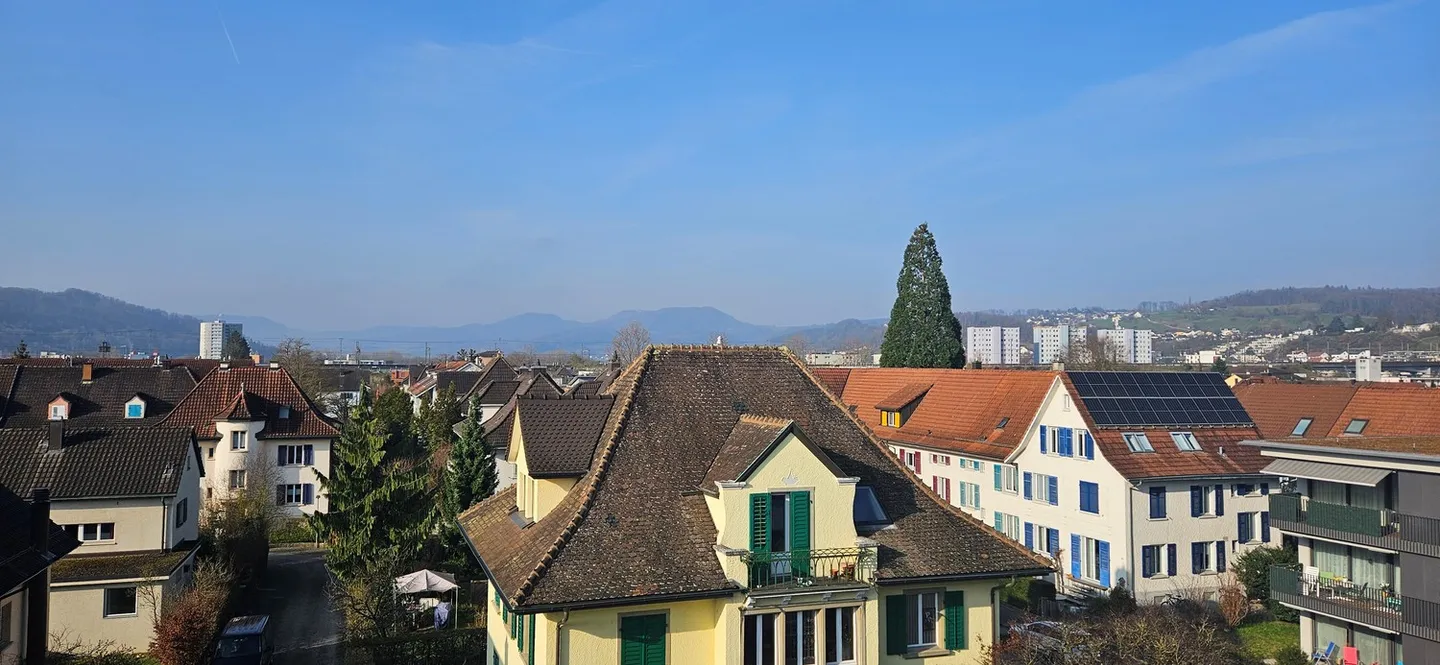 Bel appartement mansardé très bien situé - Photo 1 sur 13