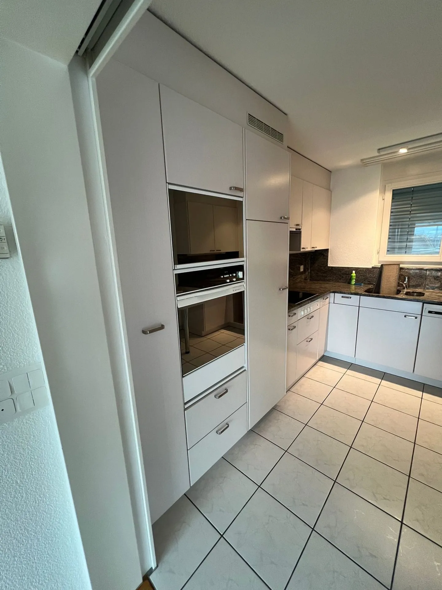 Bel appartement mansardé très bien situé - Photo 3 sur 13