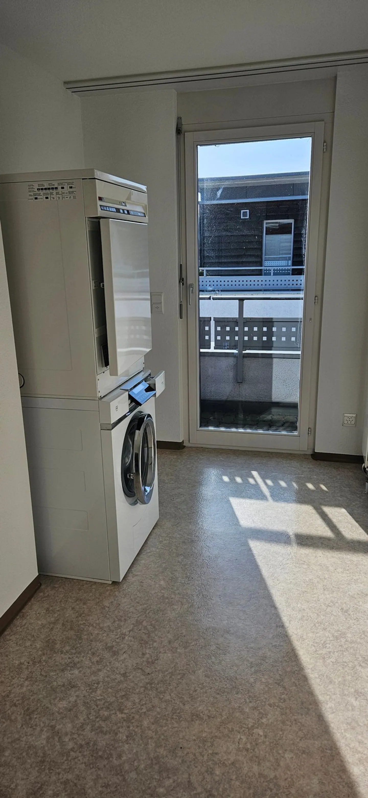 Bel appartement mansardé très bien situé - Photo 4 sur 13