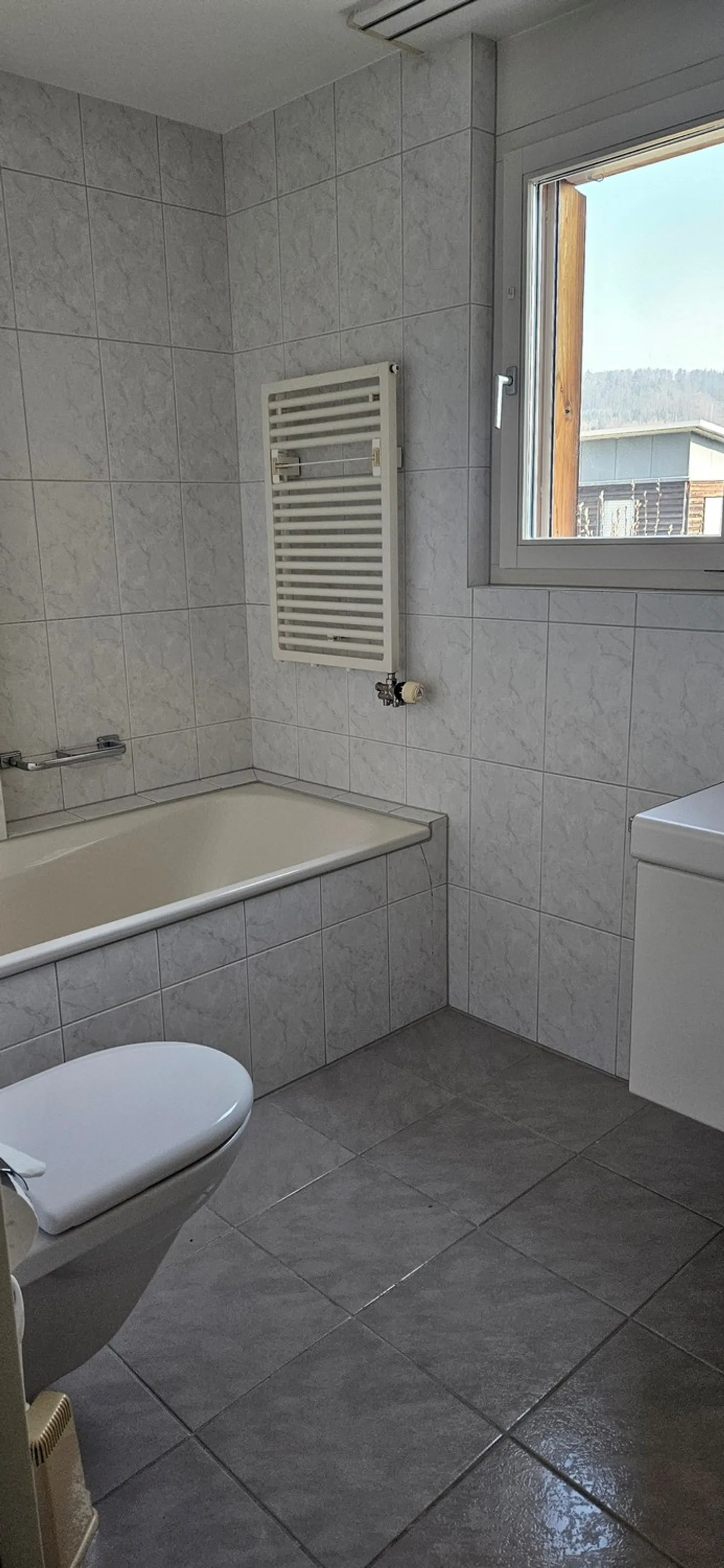 Bel appartement mansardé très bien situé - Photo 7 sur 13