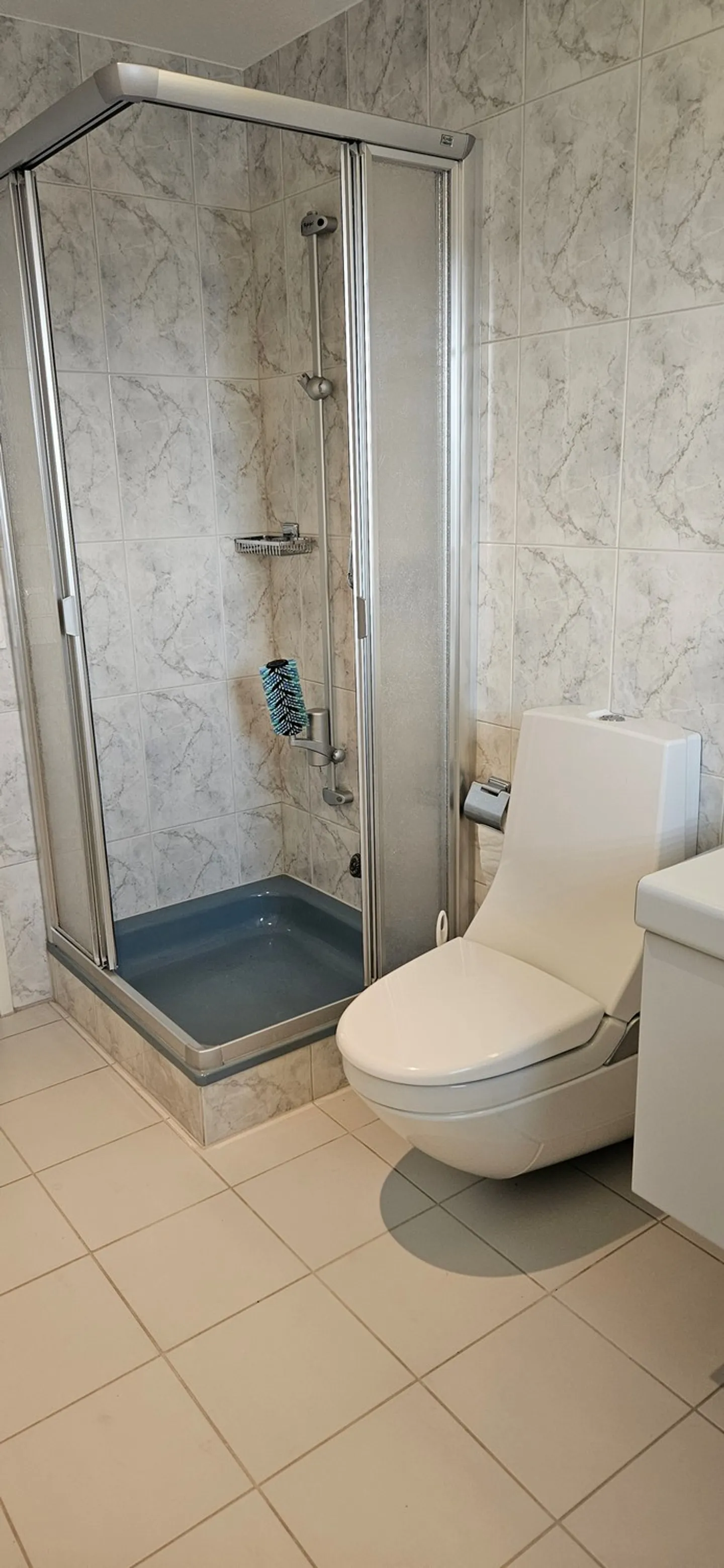 Bel appartement mansardé très bien situé - Photo 8 sur 13