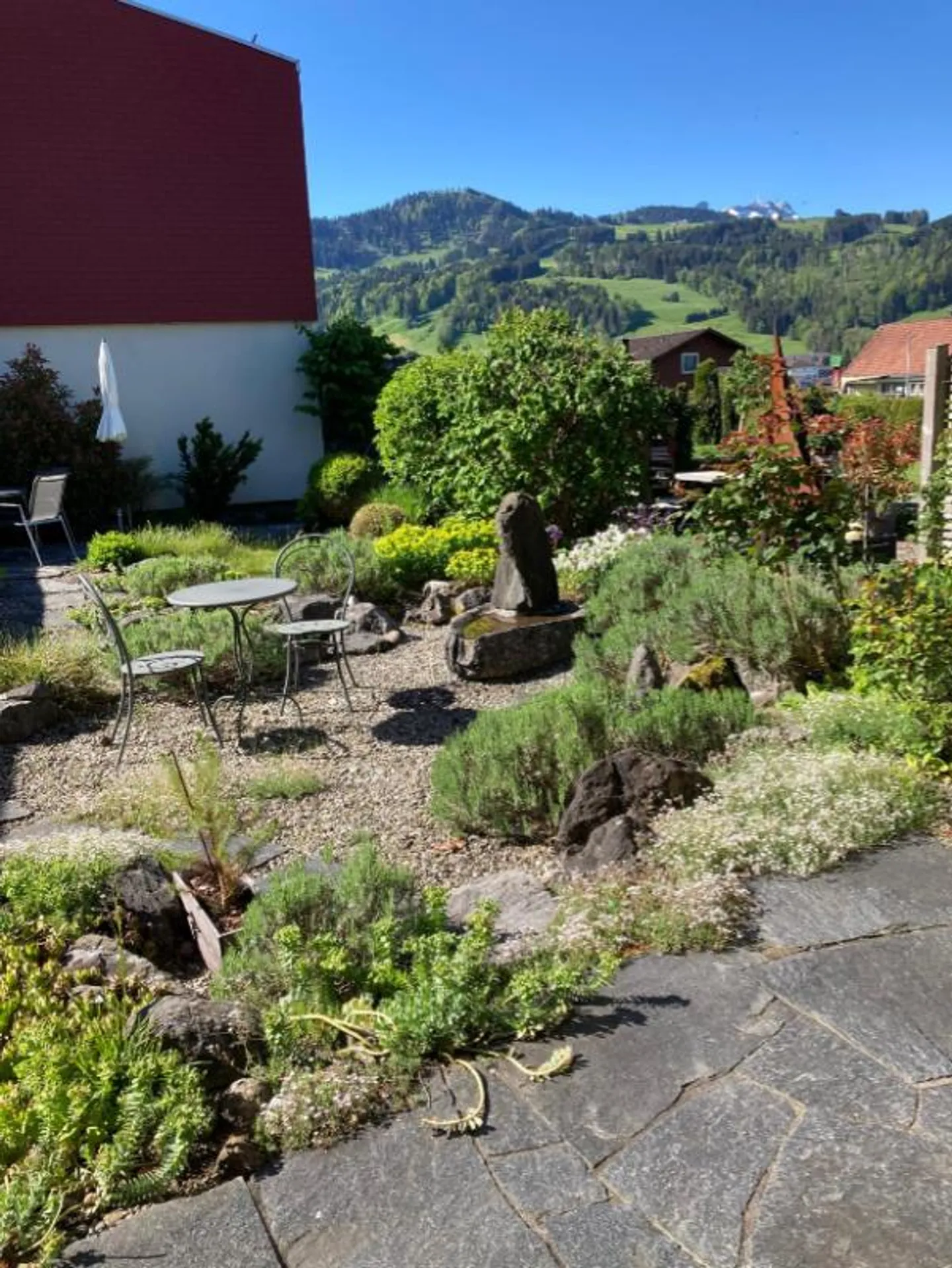 Maison de famille en rangée de 6 chambres - Photo 1 sur 5