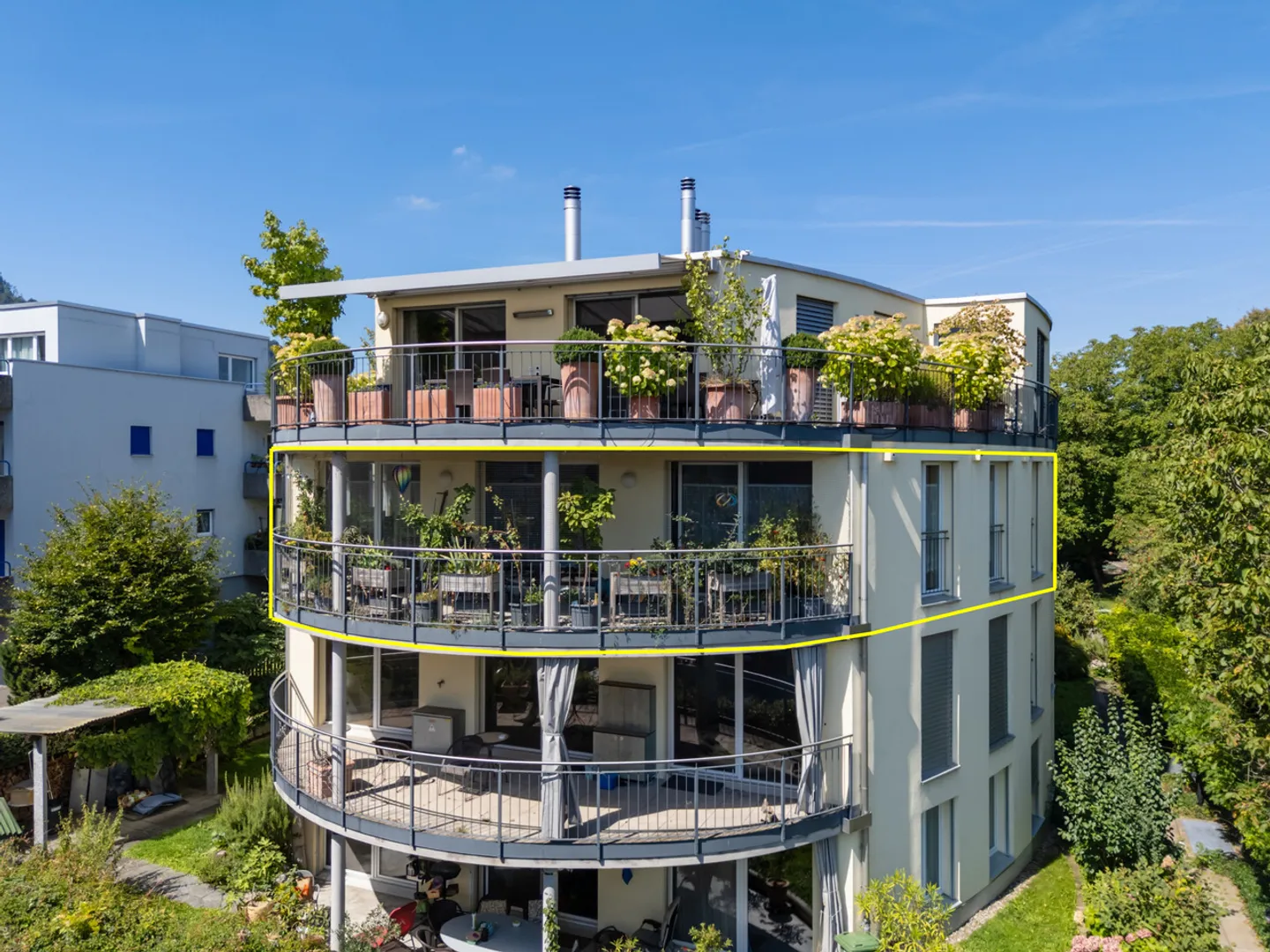 An Urban Home Amidst Nature - Photo 2 of 12