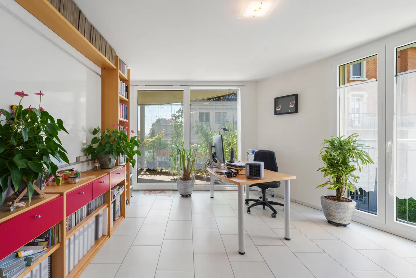 An Urban Home Amidst Nature - Photo 6 of 12