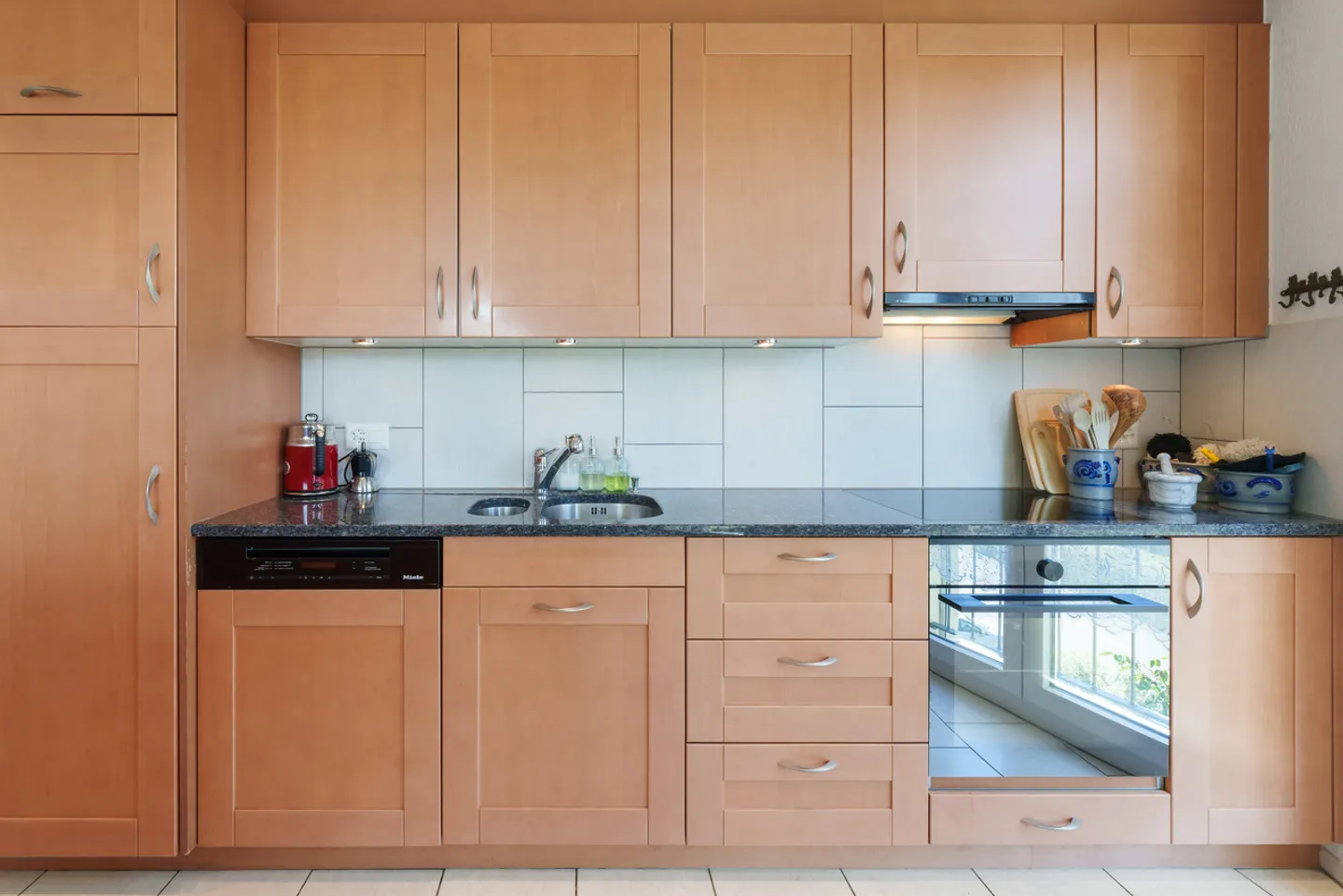 An Urban Home Amidst Nature - Photo 7 of 12