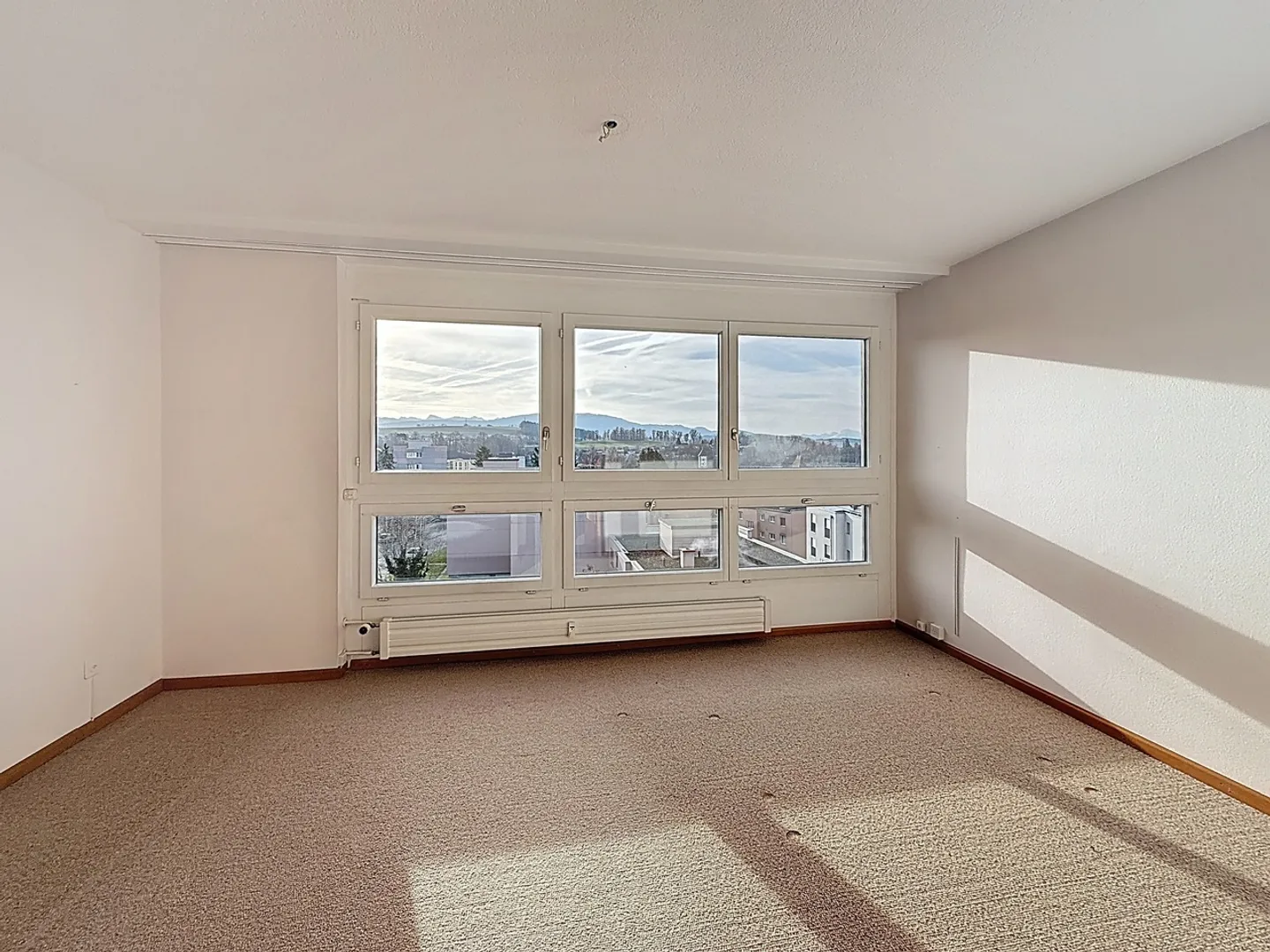 Charming Apartment with Alpine Views - Photo 4 of 11