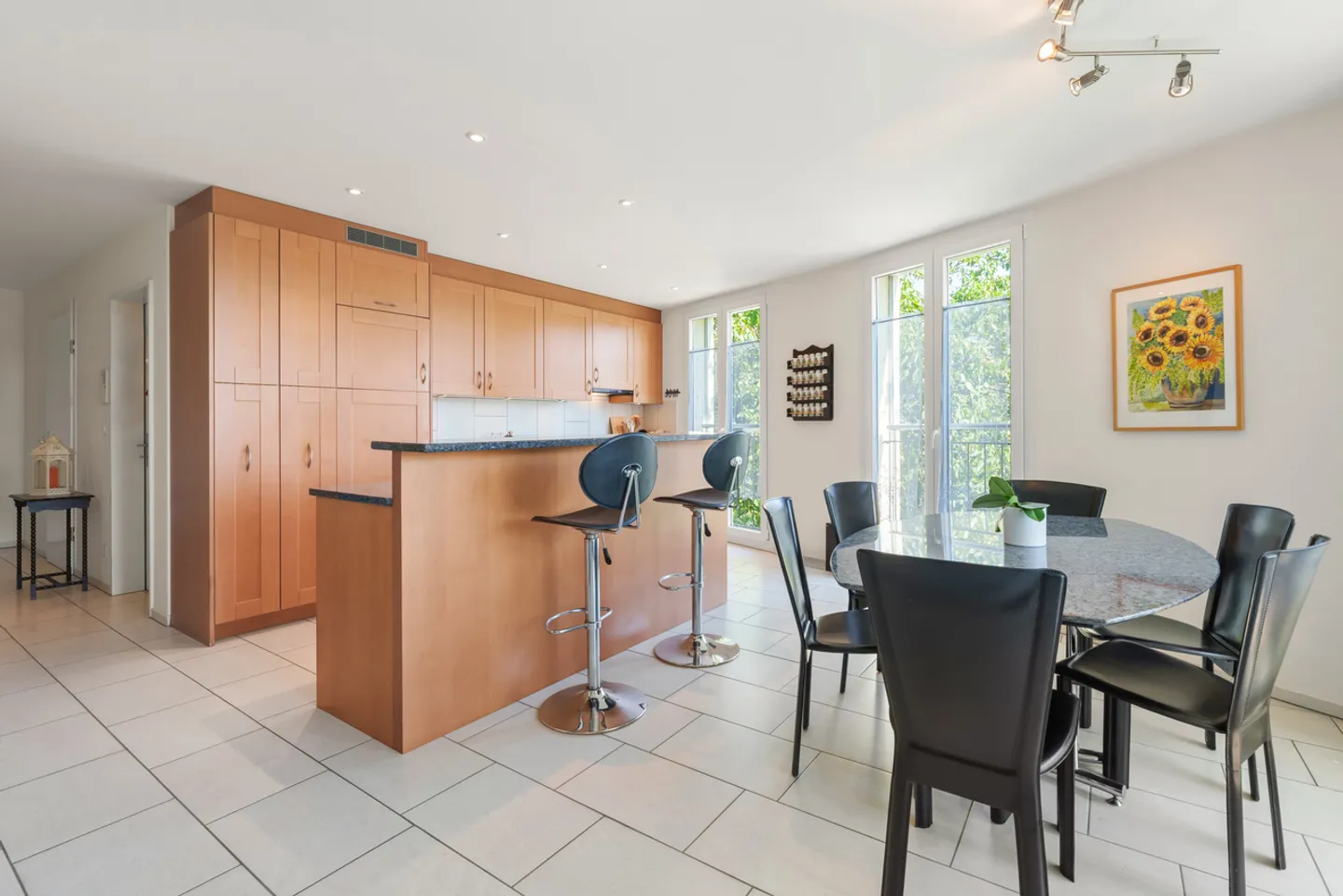 An Urban Home Amidst Nature - Photo 8 of 12