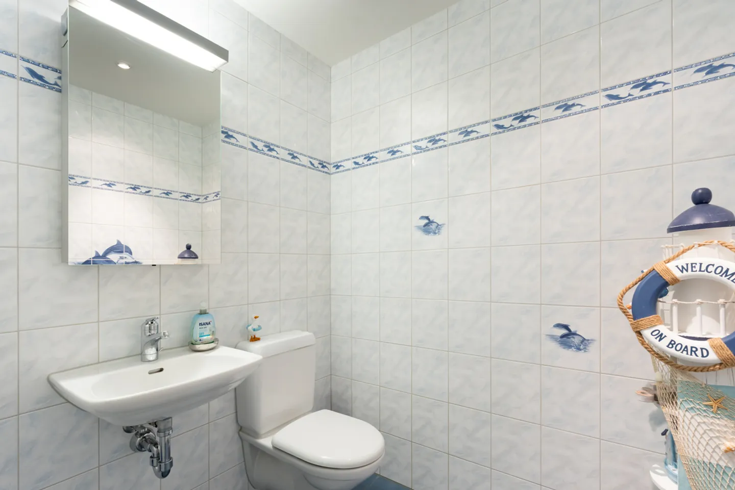 An Urban Home Amidst Nature - Photo 10 of 12