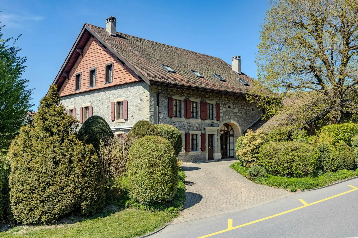11,5-Zimmer-Haus - Foto 1 von 15