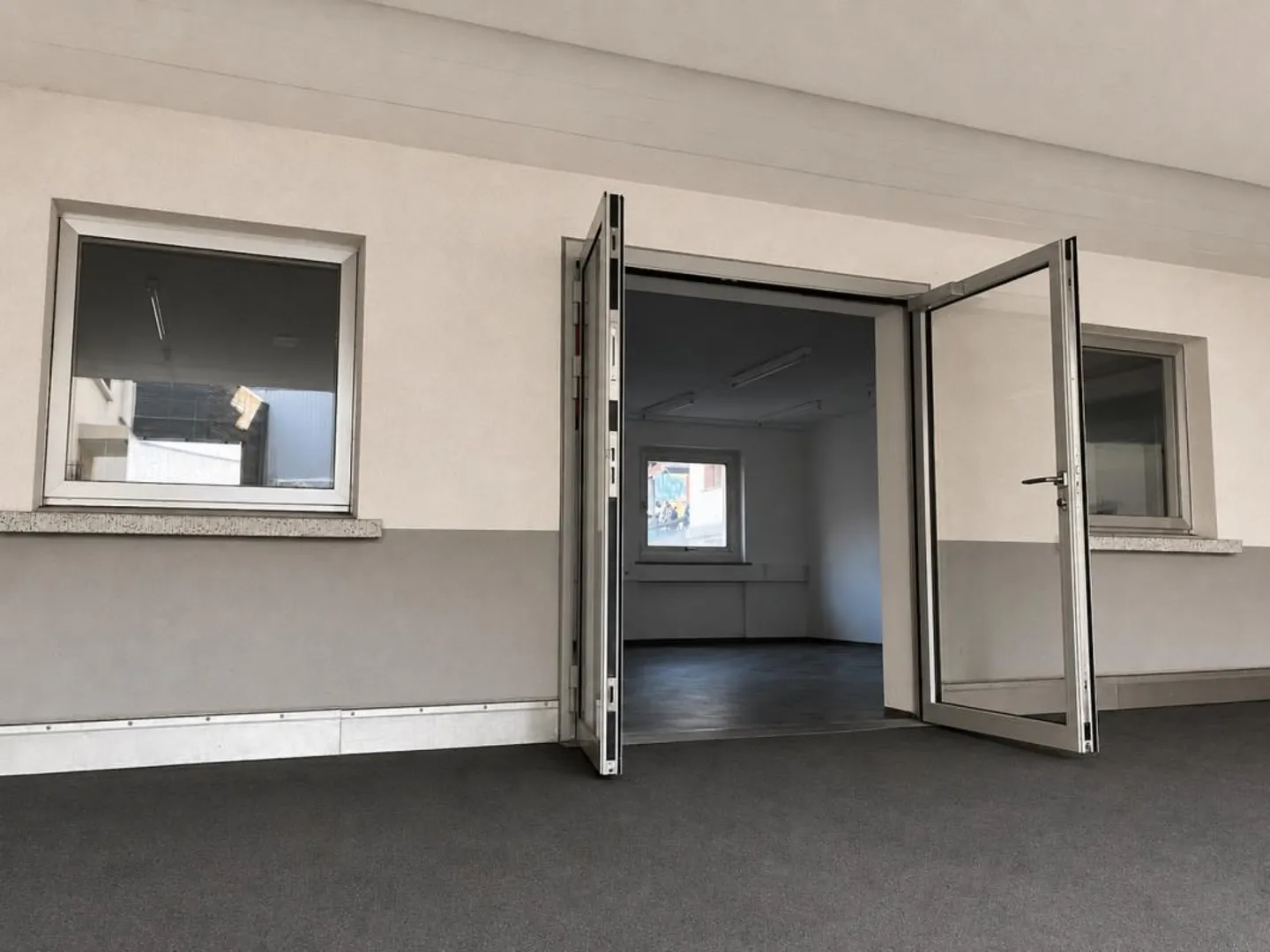 Commercial/Office Space - Photo 3 of 4