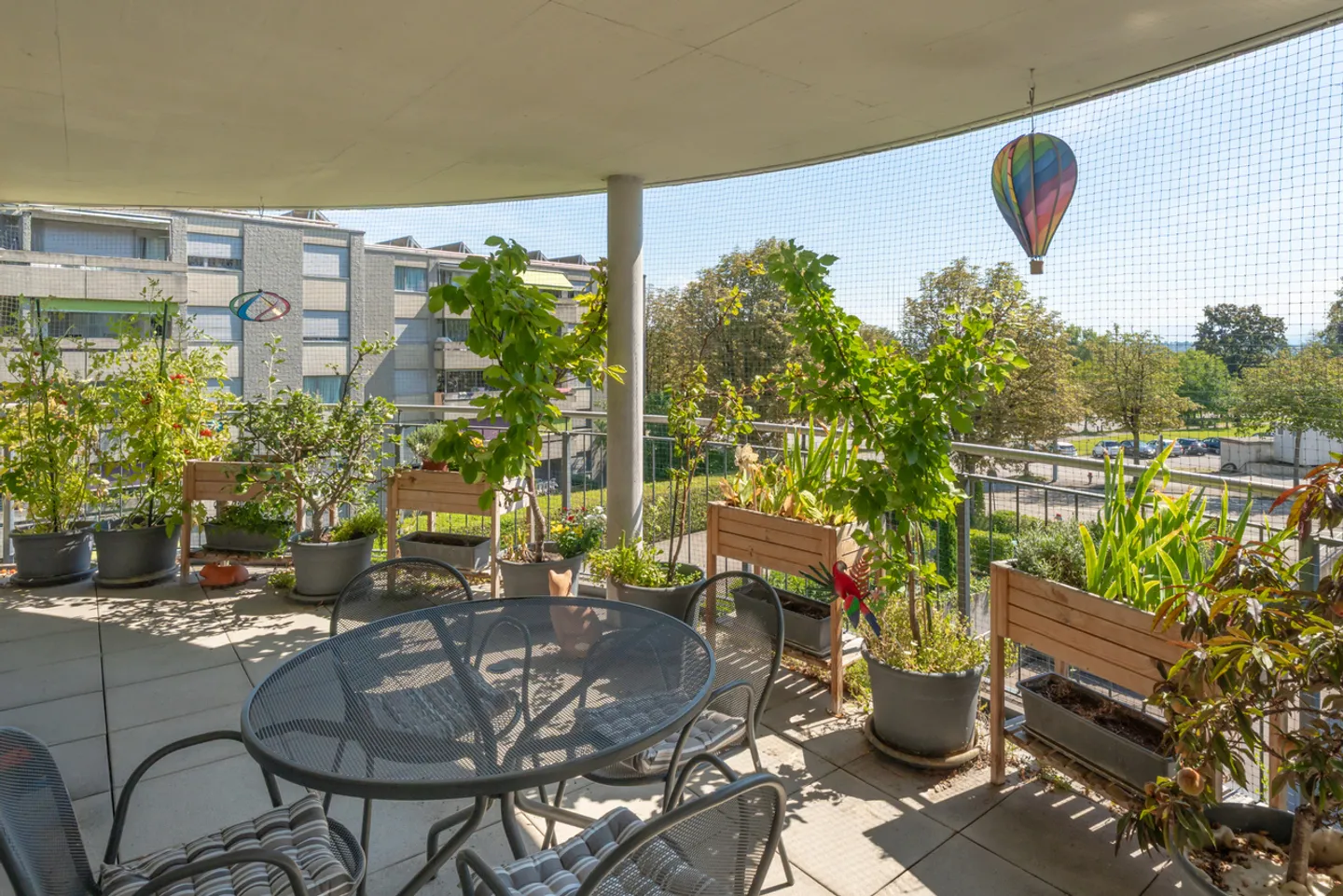 An Urban Home Amidst Nature - Photo 11 of 12