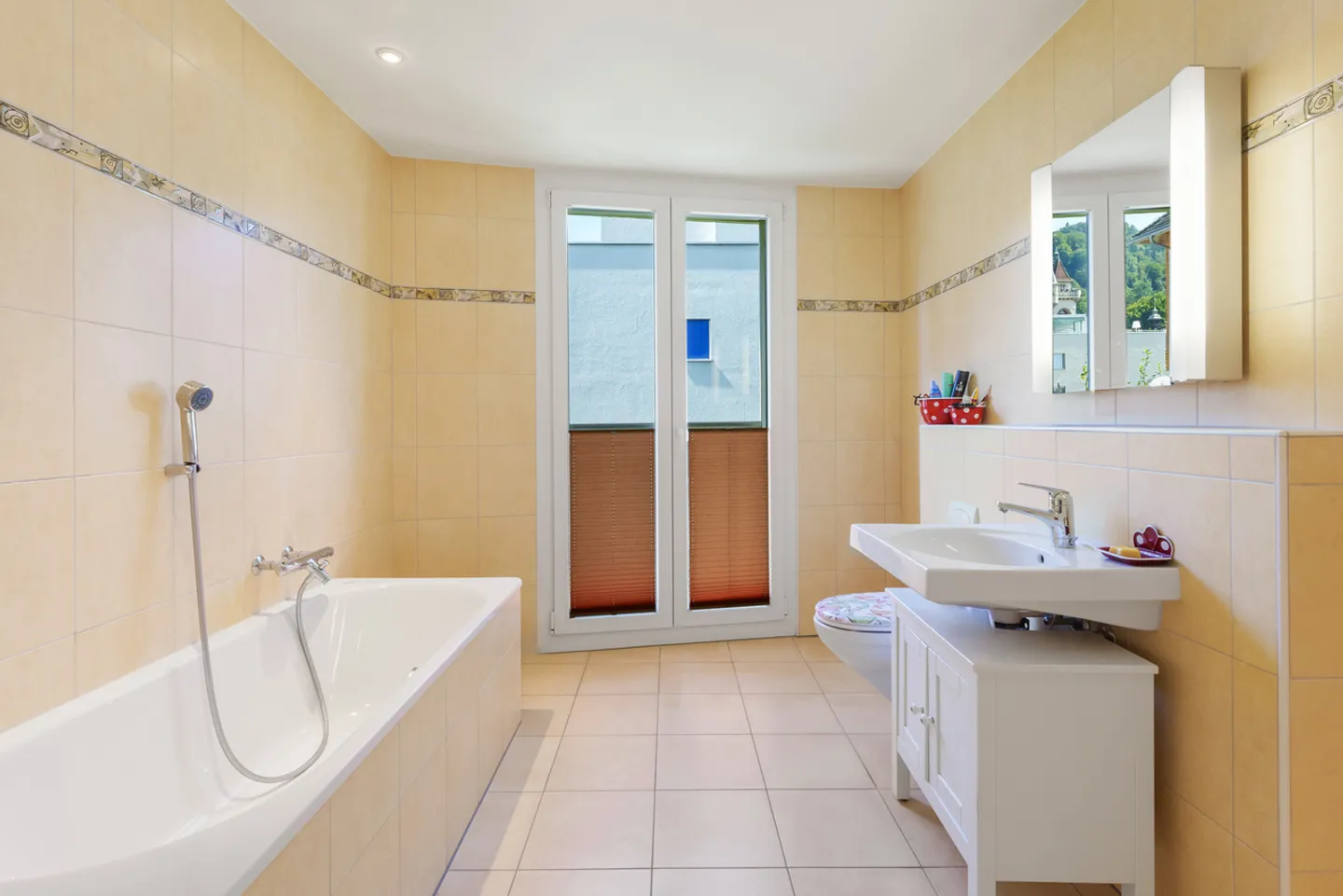 An Urban Home Amidst Nature - Photo 9 of 12