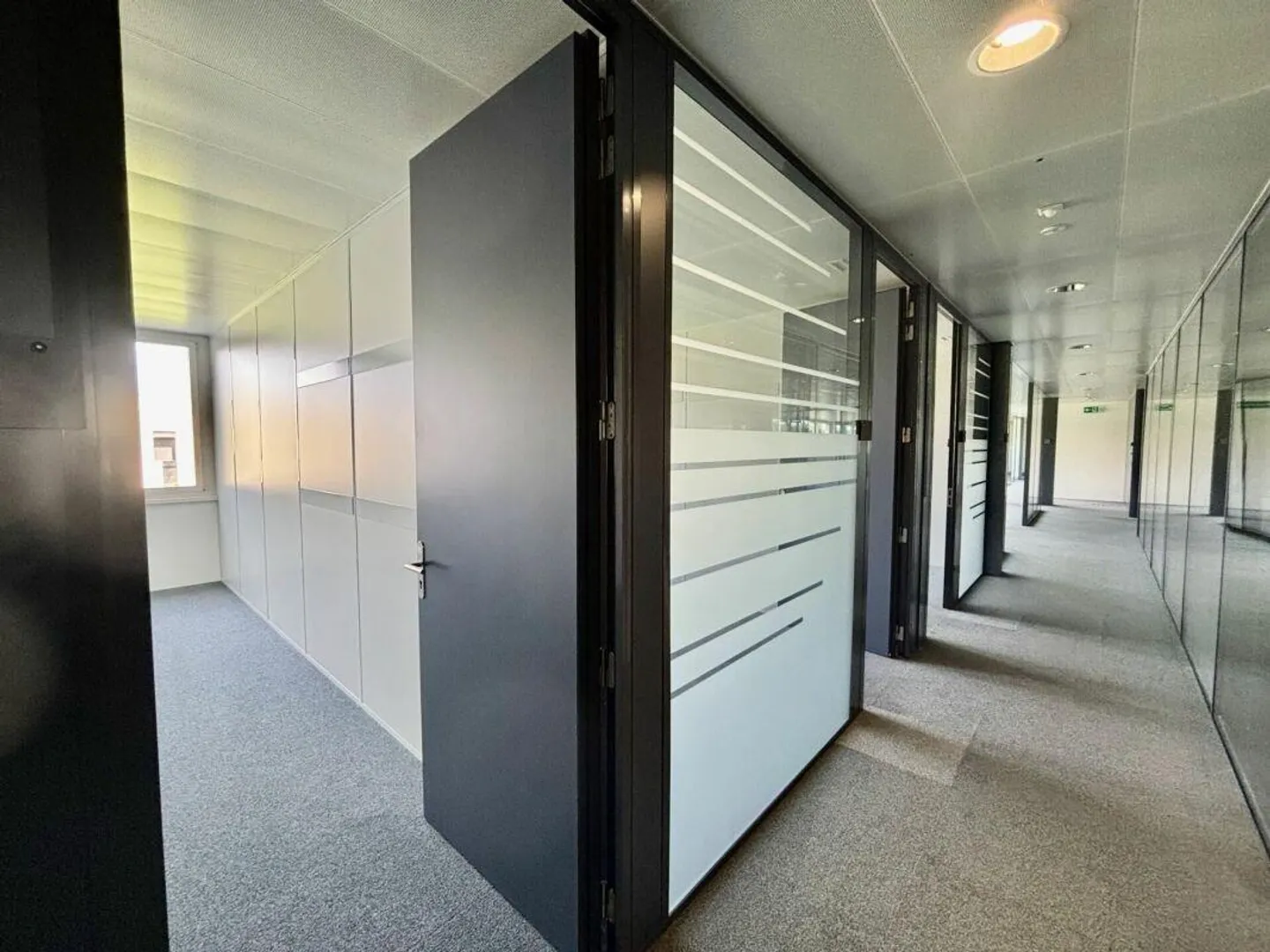 Wunderschöne moderne Büroflächen, CFF-Zugang und Parkplätze - Foto 11 von 12
