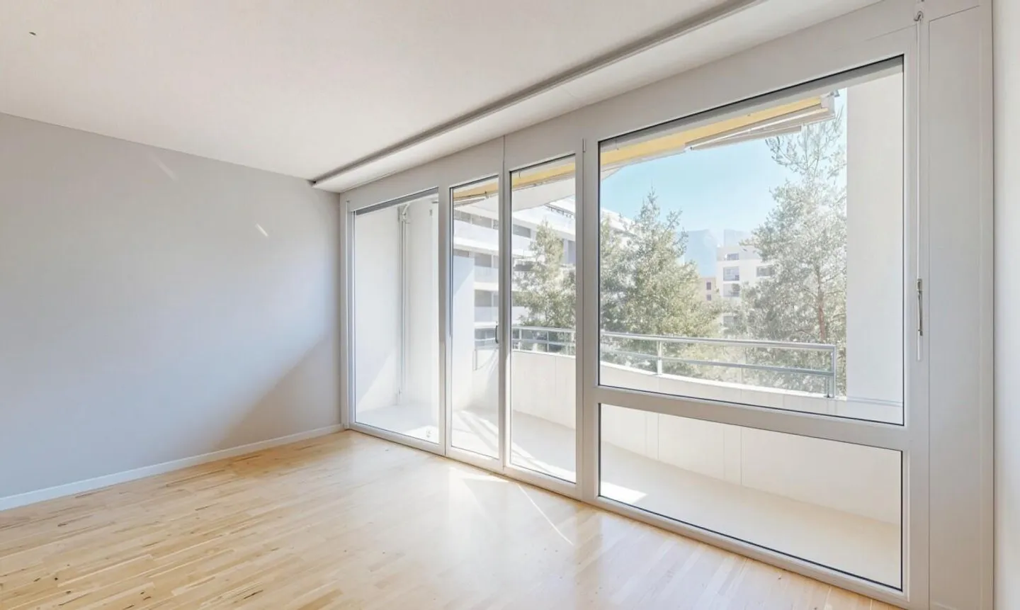 Appartement ensoleillé avec balcon - Photo 2 sur 11