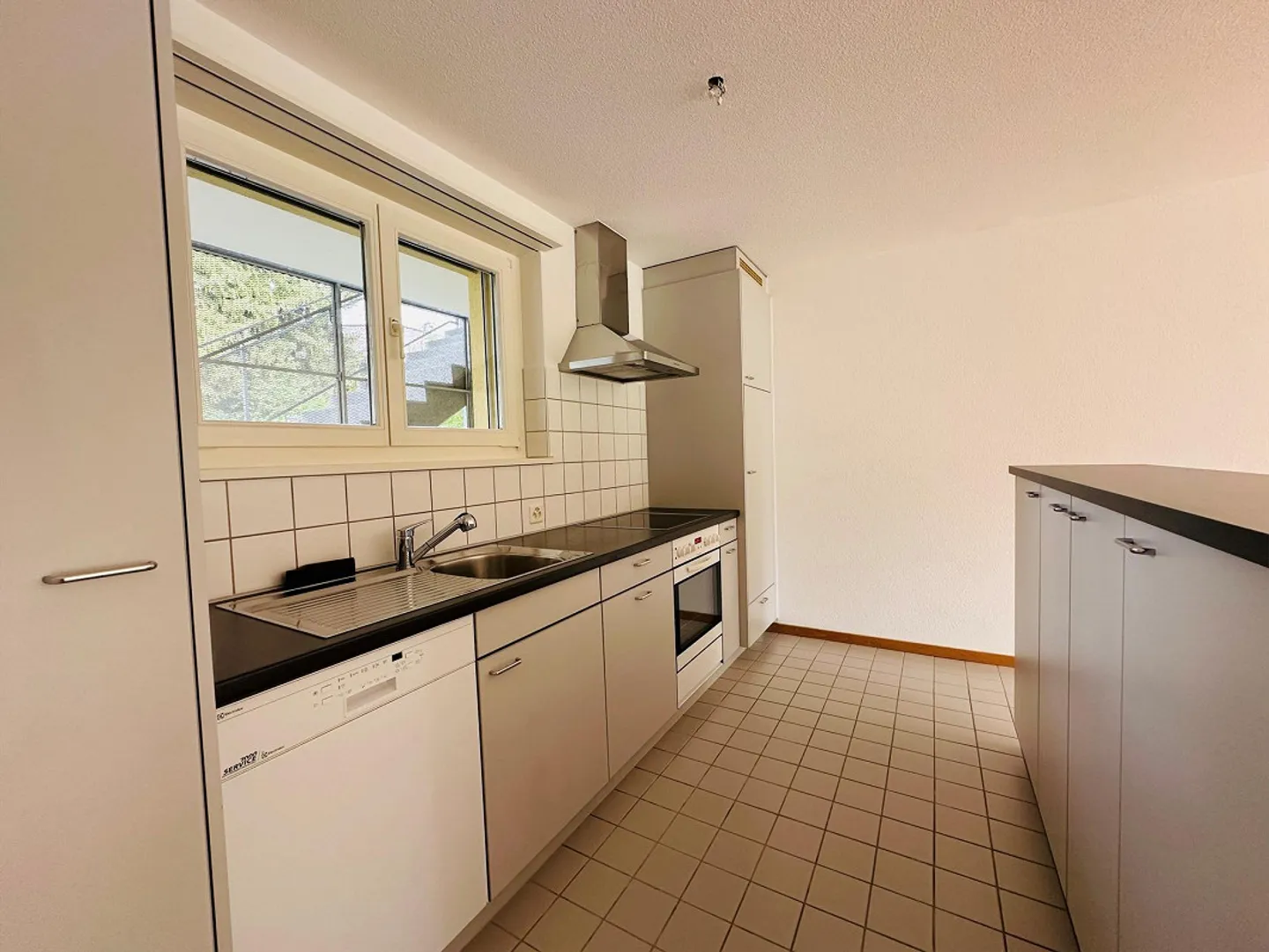 Central Living in the Heart of Thalwil! - Photo 3 of 8