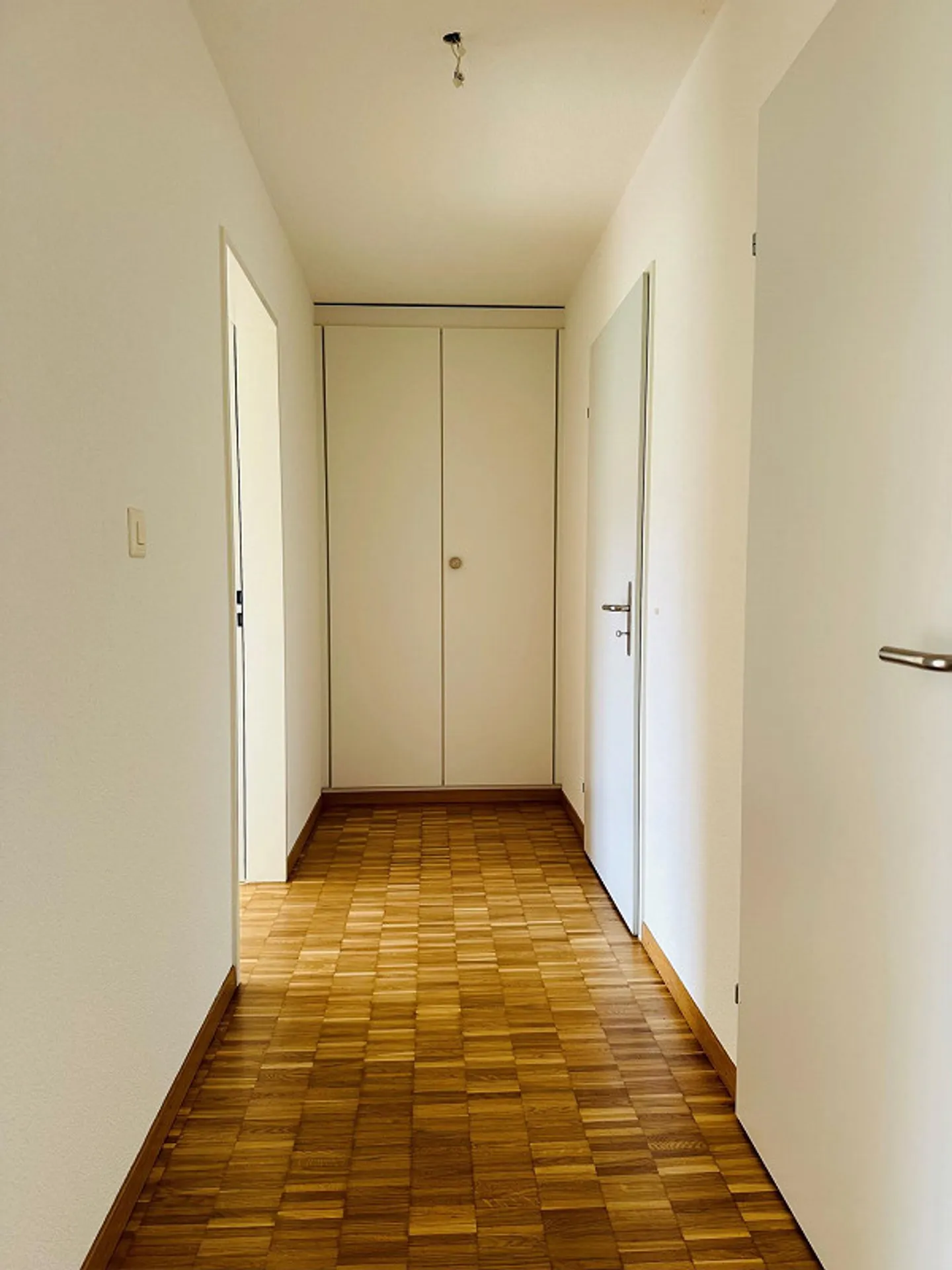 Central Living in the Heart of Thalwil! - Photo 4 of 8