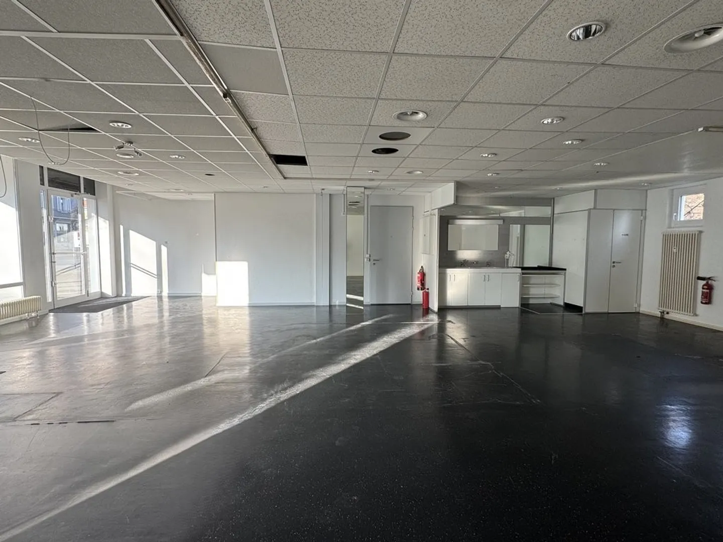 La tua nuova sede aziendale nella migliore posizione di Wabern! - Foto 2 di 10