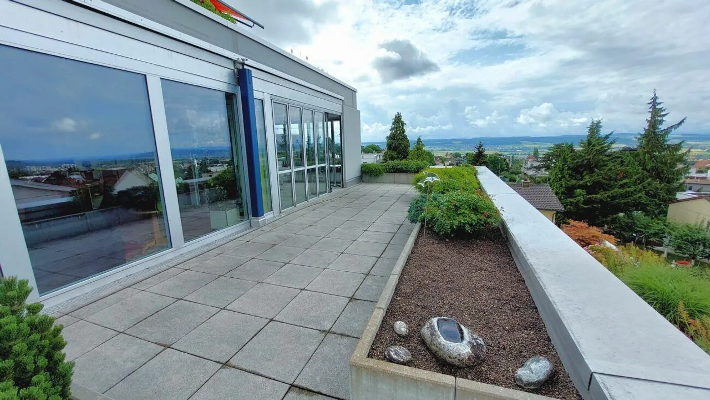 Aussergewöhnliche Attika-Wohnung mit herrlicher Aussicht - Foto 5 von 5