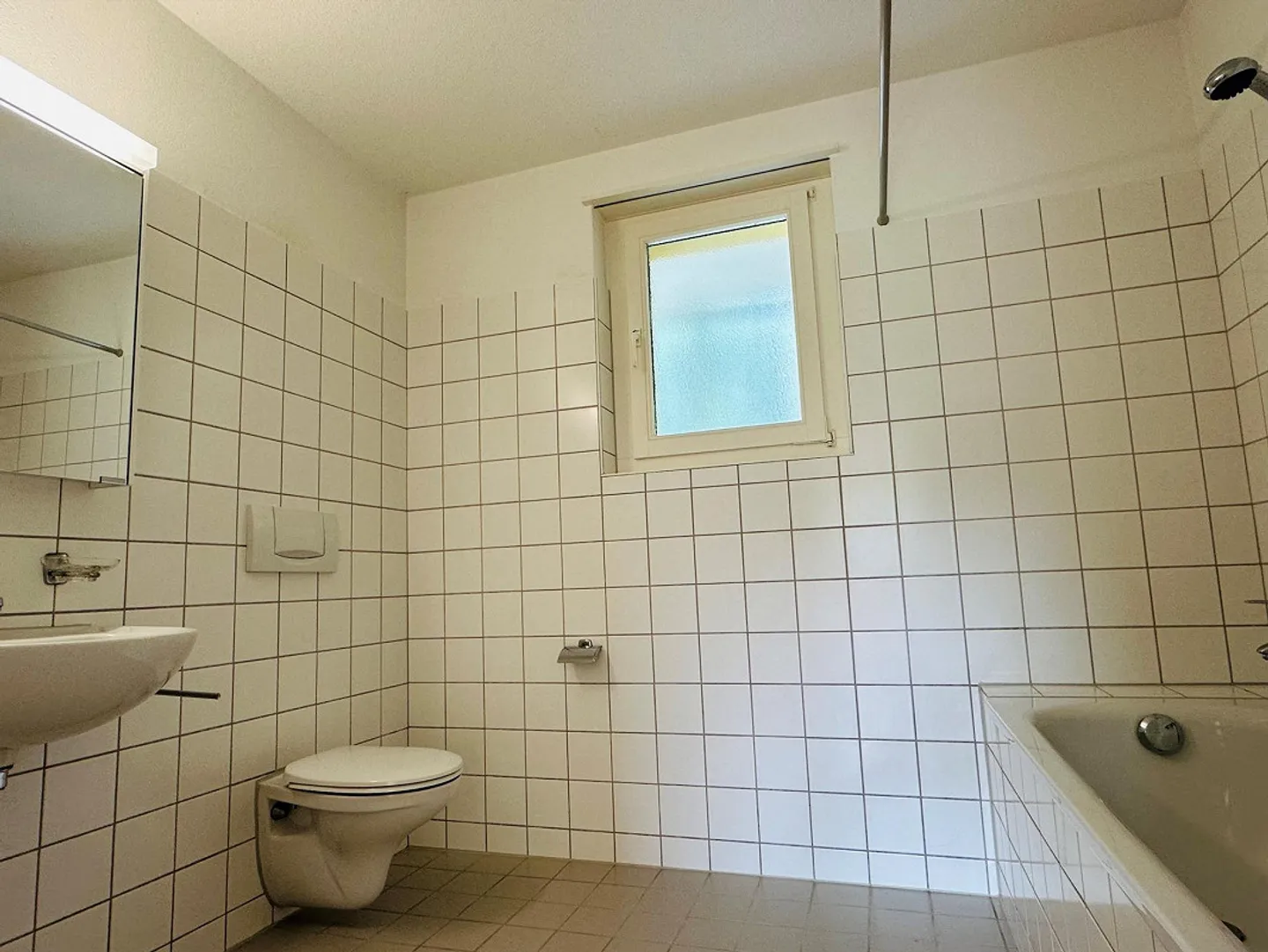 Central Living in the Heart of Thalwil! - Photo 7 of 8