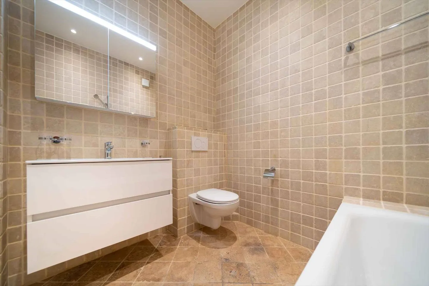 Sublime appartamento di 4 stanze situato in un quartiere tranquillo e piacevole - Foto 8 di 8