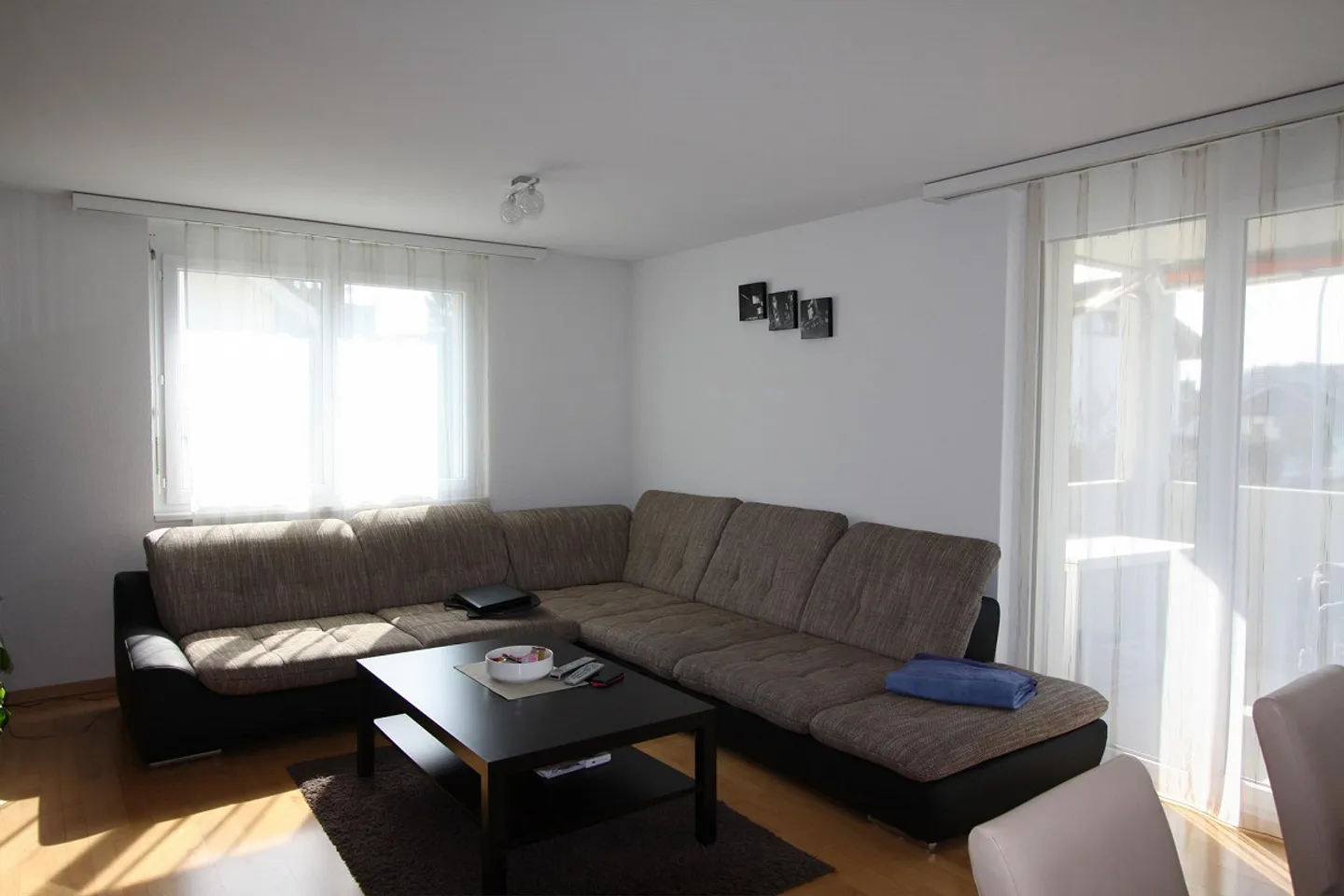 Sonnige & grosse 4.5 ZWG mit zwei Balkonen in ruhiger EFH Gegend - Foto 4 von 7