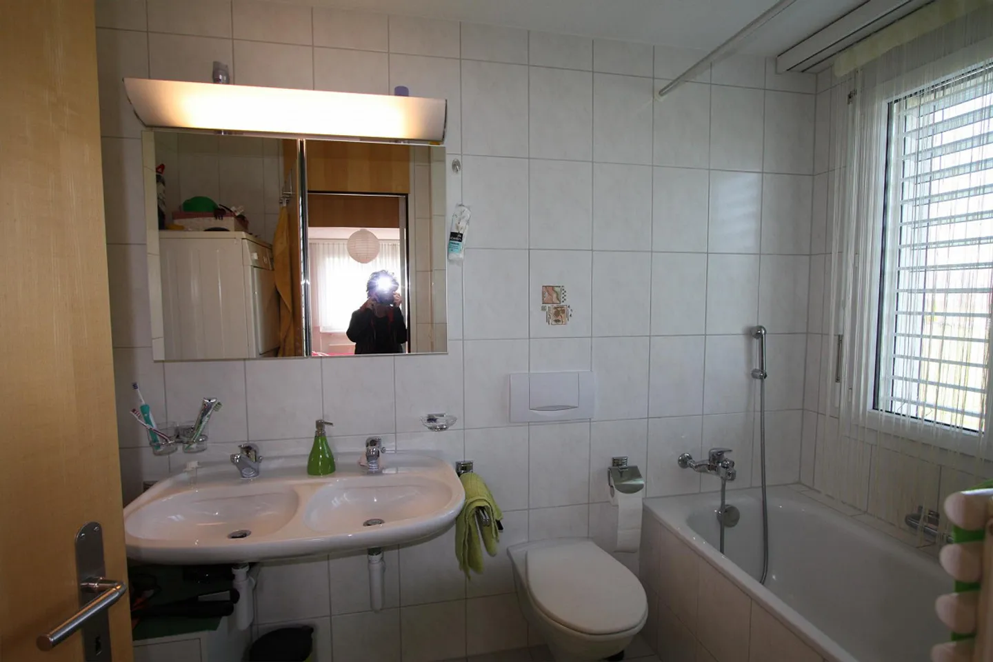 Sonnige & grosse 4.5 ZWG mit zwei Balkonen in ruhiger EFH Gegend - Foto 5 von 7