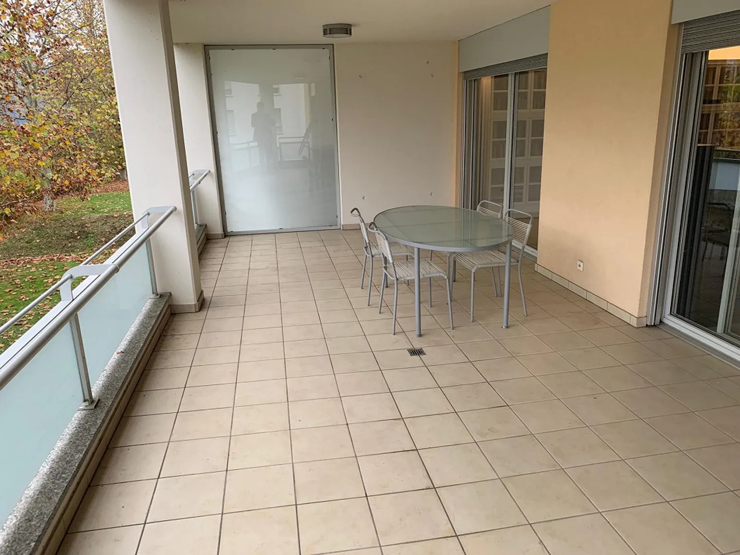 Vezia, 4.5 pièces avec terrasse de 30 m² - élégant et pratique - Photo 2 sur 11