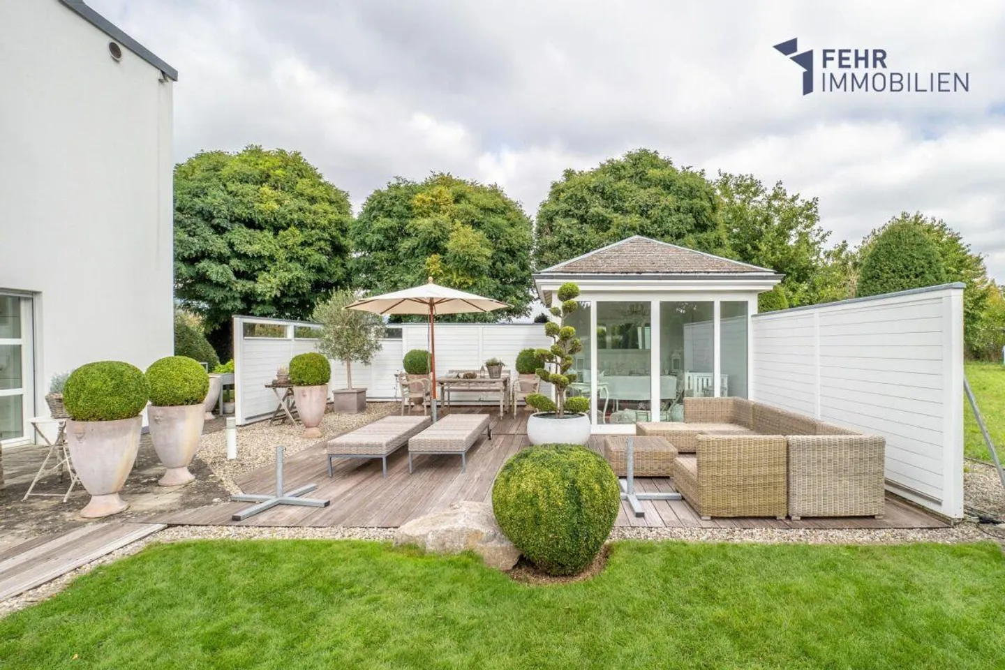 Elegante Villa mit Pool Nähe See - Foto 8 von 13