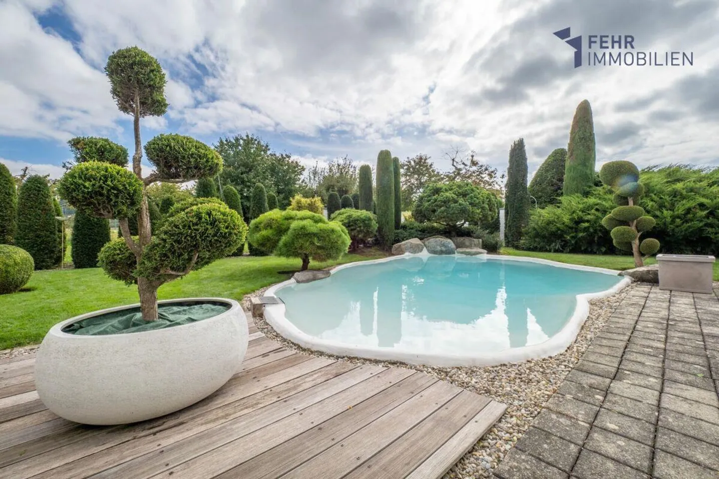Elegante Villa mit Pool Nähe See - Foto 9 von 13