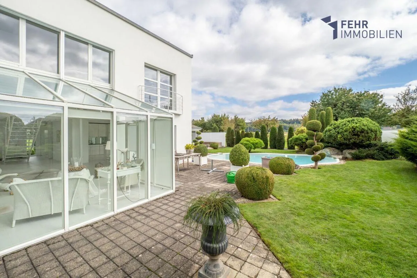 Elegante Villa mit Pool Nähe See - Foto 10 von 13