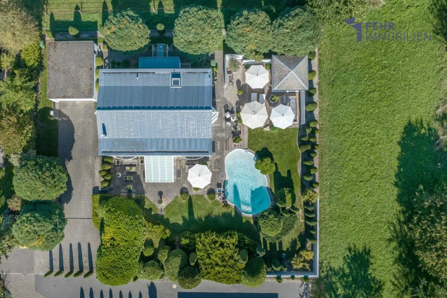 Elegante Villa mit Pool Nähe See - Foto 12 von 13