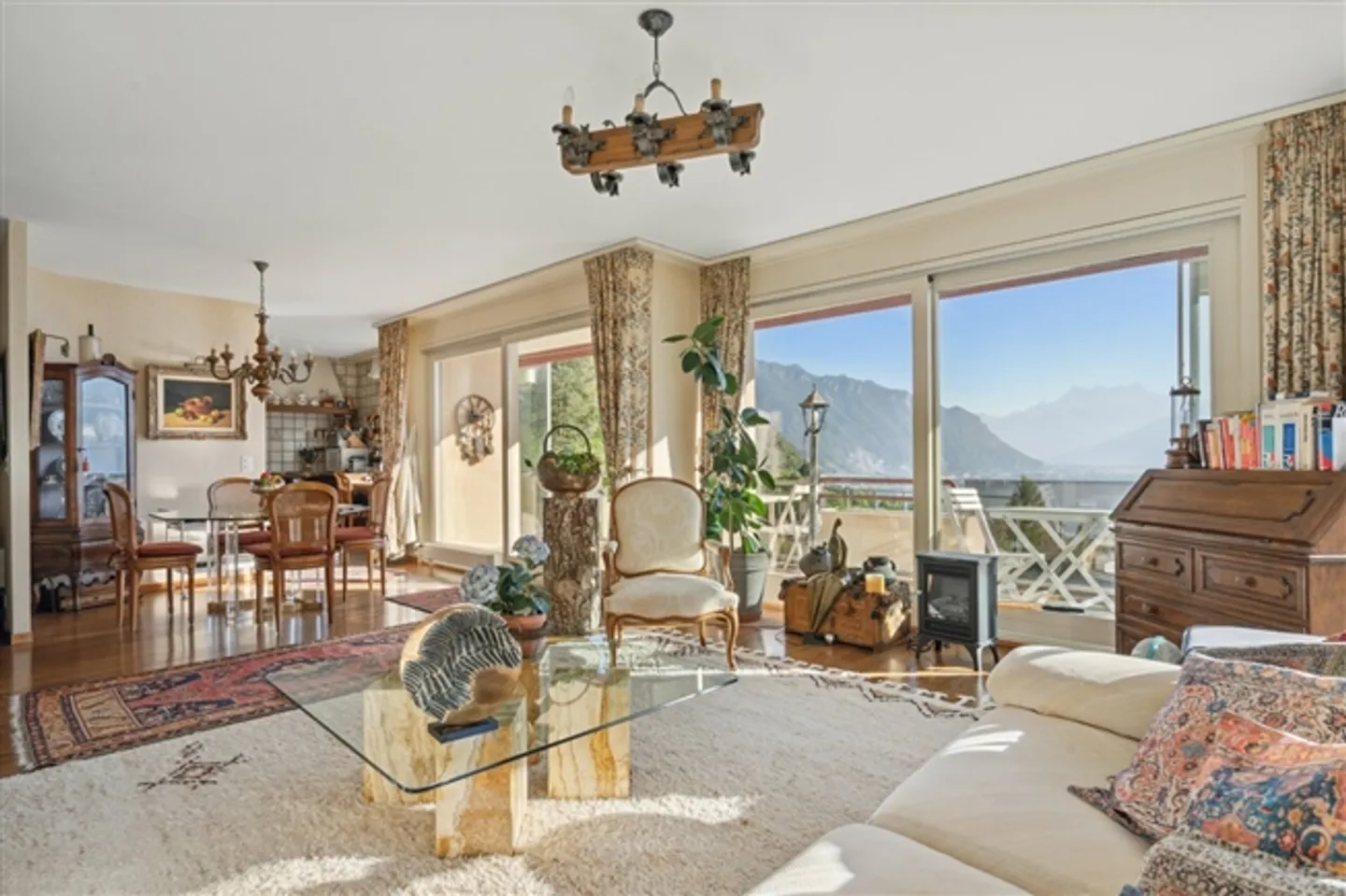 Appartamento con 4,5 stanze + stanza indipendente, vista mozzafiato sul lago - Foto 1 di 13