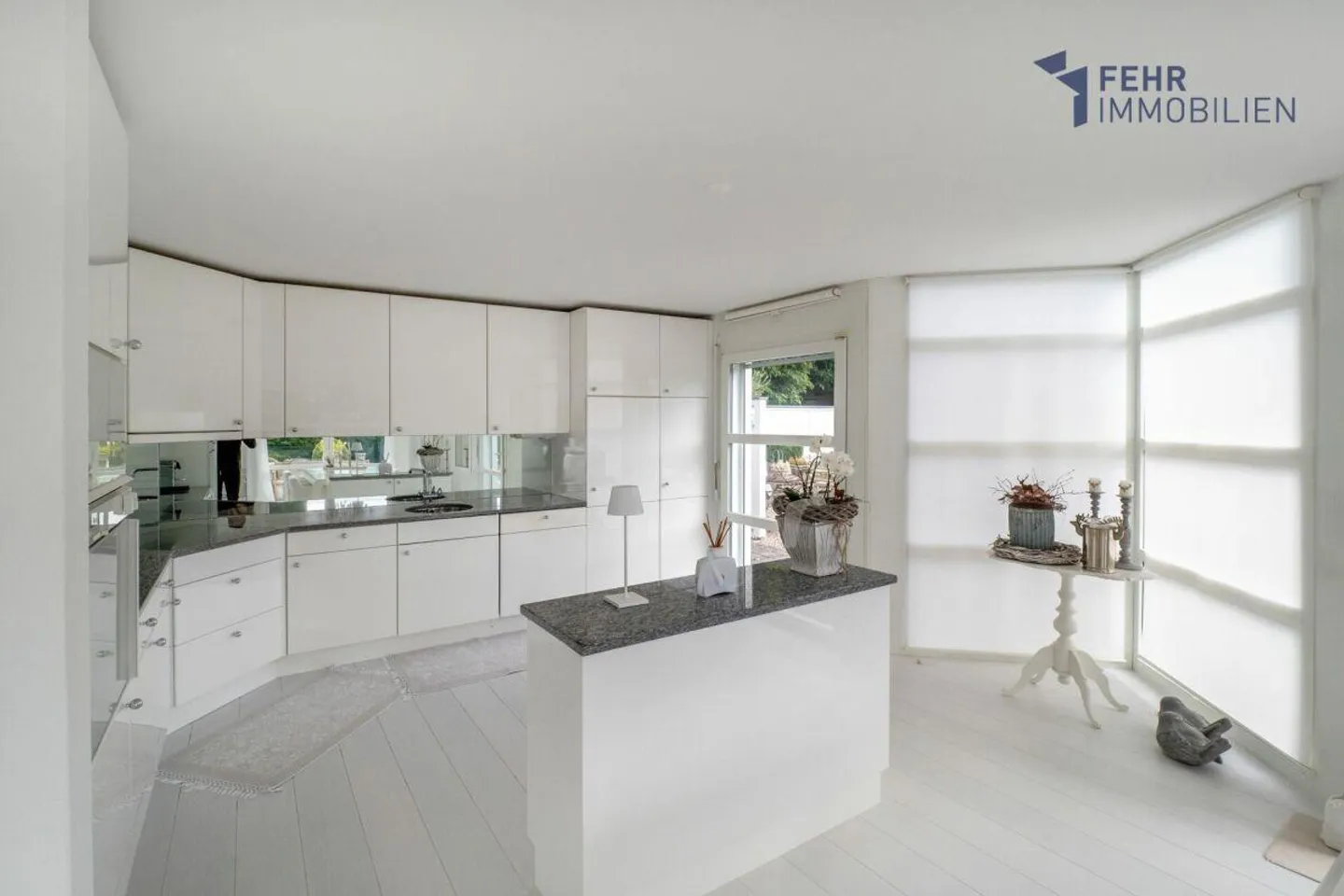 Elegante Villa mit Pool Nähe See - Foto 5 von 13