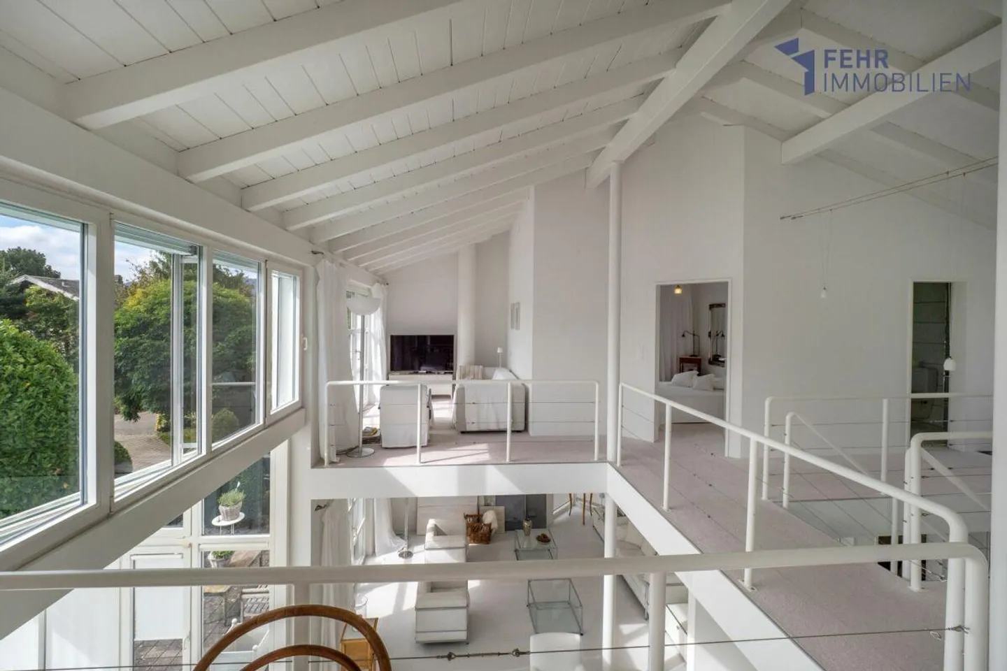 Elegante Villa mit Pool Nähe See - Foto 6 von 13