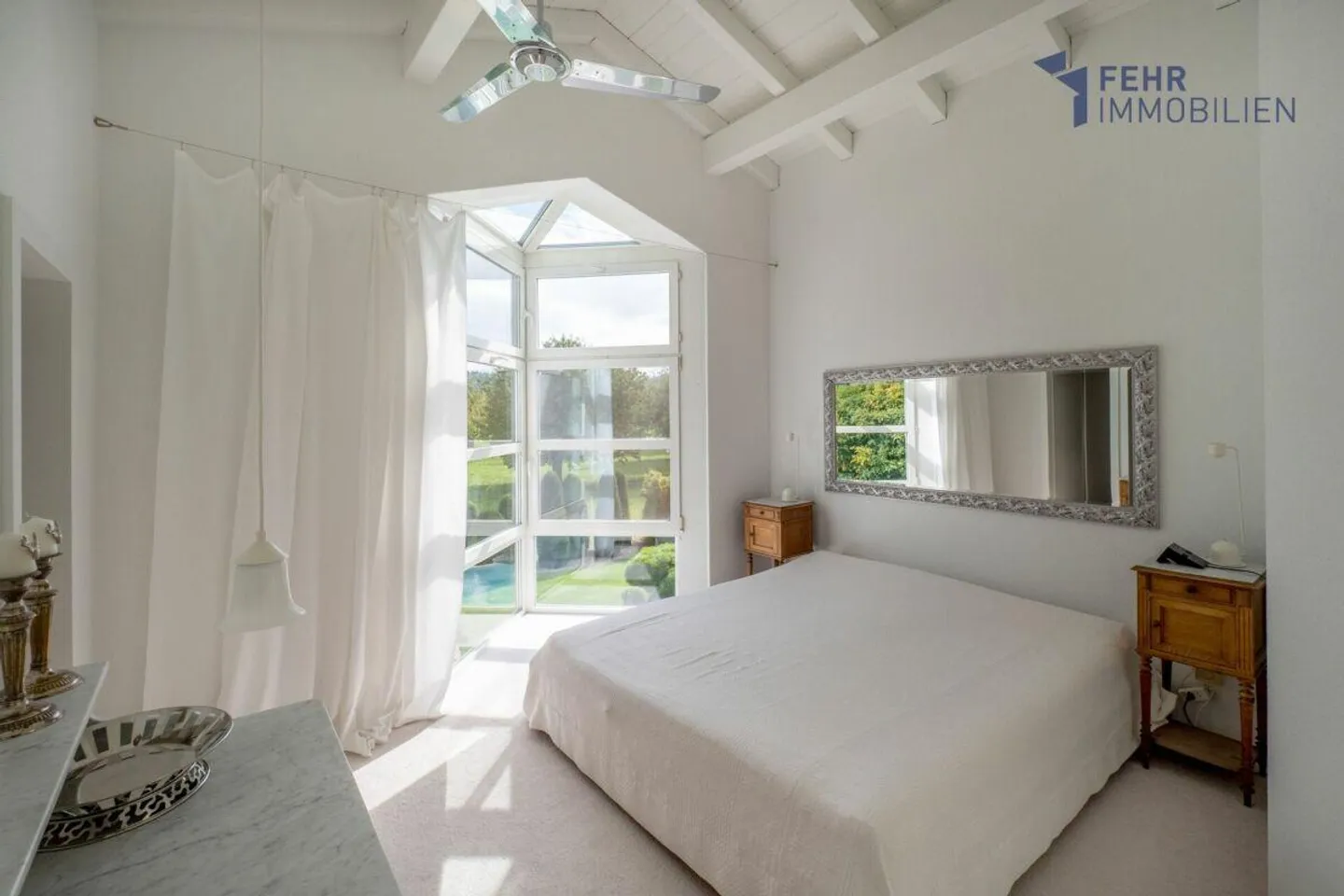 Elegante Villa mit Pool Nähe See - Foto 7 von 13