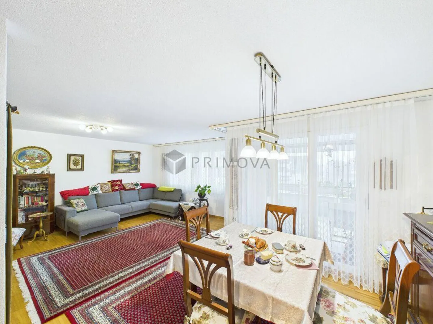 Zentral und doch ruhig - charmante 4.5 Zimmer-Wohnung in Volketswil - Foto 2 von 9